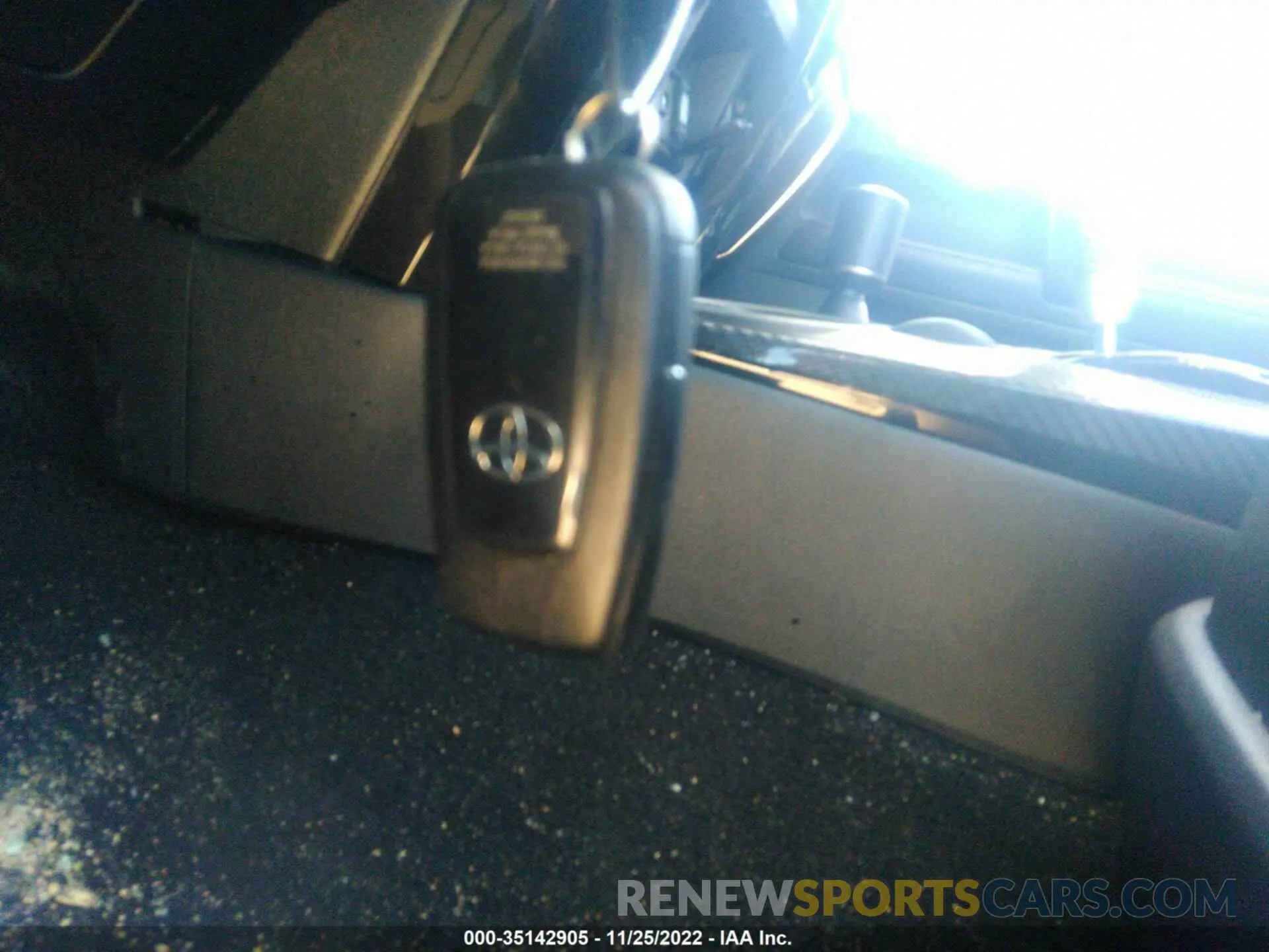 11 fotografías del automóvil dañado JTERU5JR2N6004573 TOYOTA 4RUNNER 2022