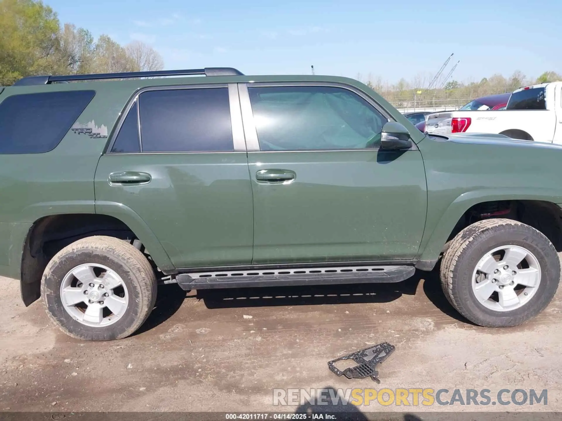 13 fotografías del automóvil dañado JTERU5JR4N5973488 TOYOTA 4RUNNER 2022