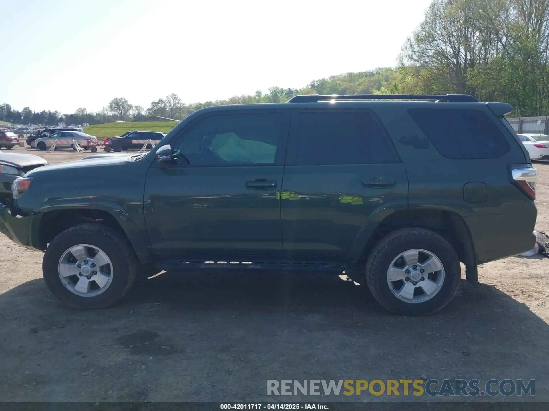 14 fotografías del automóvil dañado JTERU5JR4N5973488 TOYOTA 4RUNNER 2022