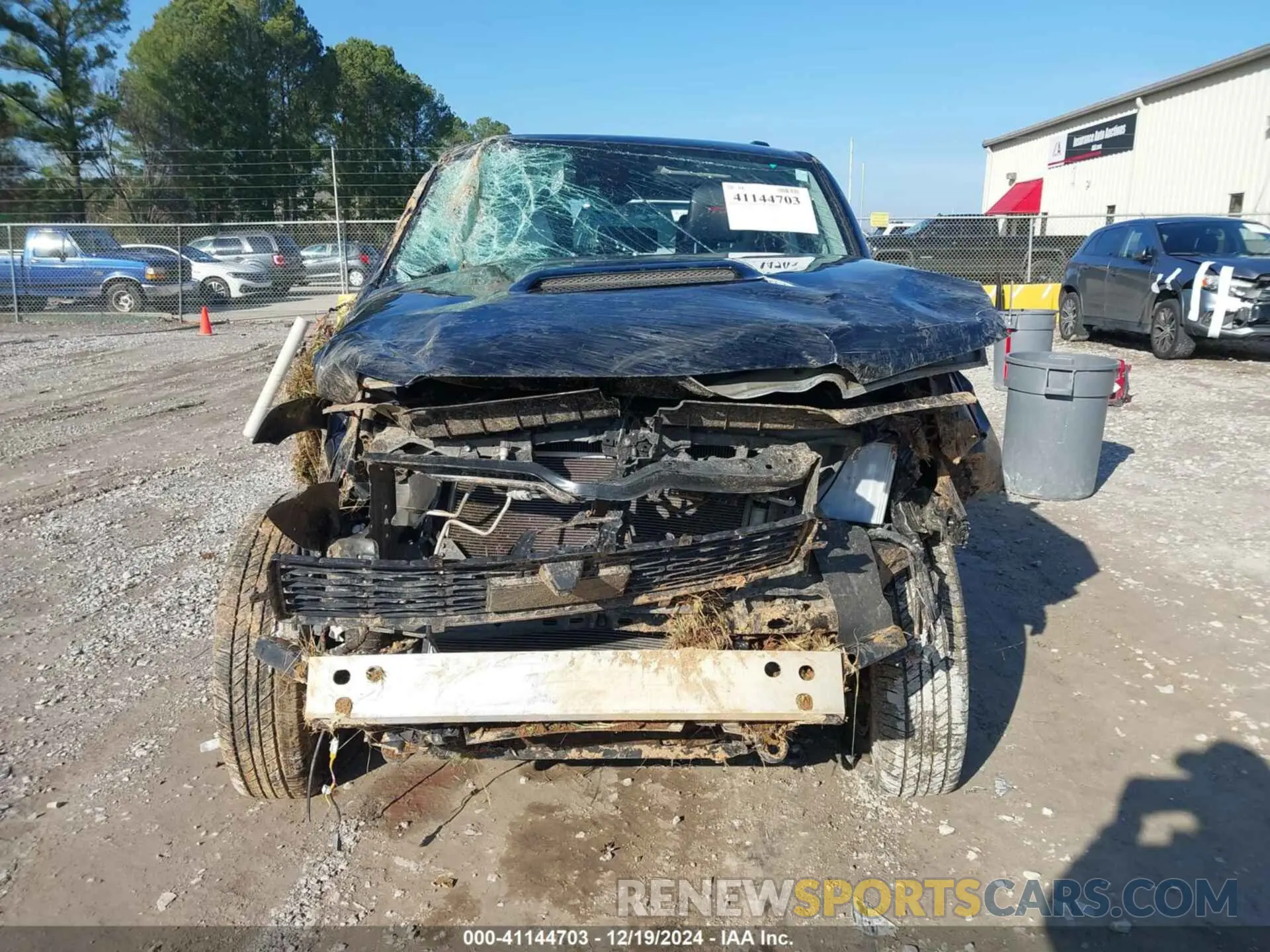 12 fotografías del automóvil dañado JTERU5JR4N5999668 TOYOTA 4RUNNER 2022