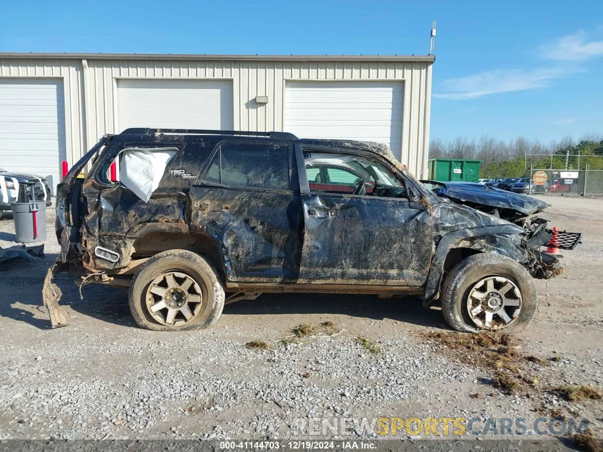 13 fotografías del automóvil dañado JTERU5JR4N5999668 TOYOTA 4RUNNER 2022