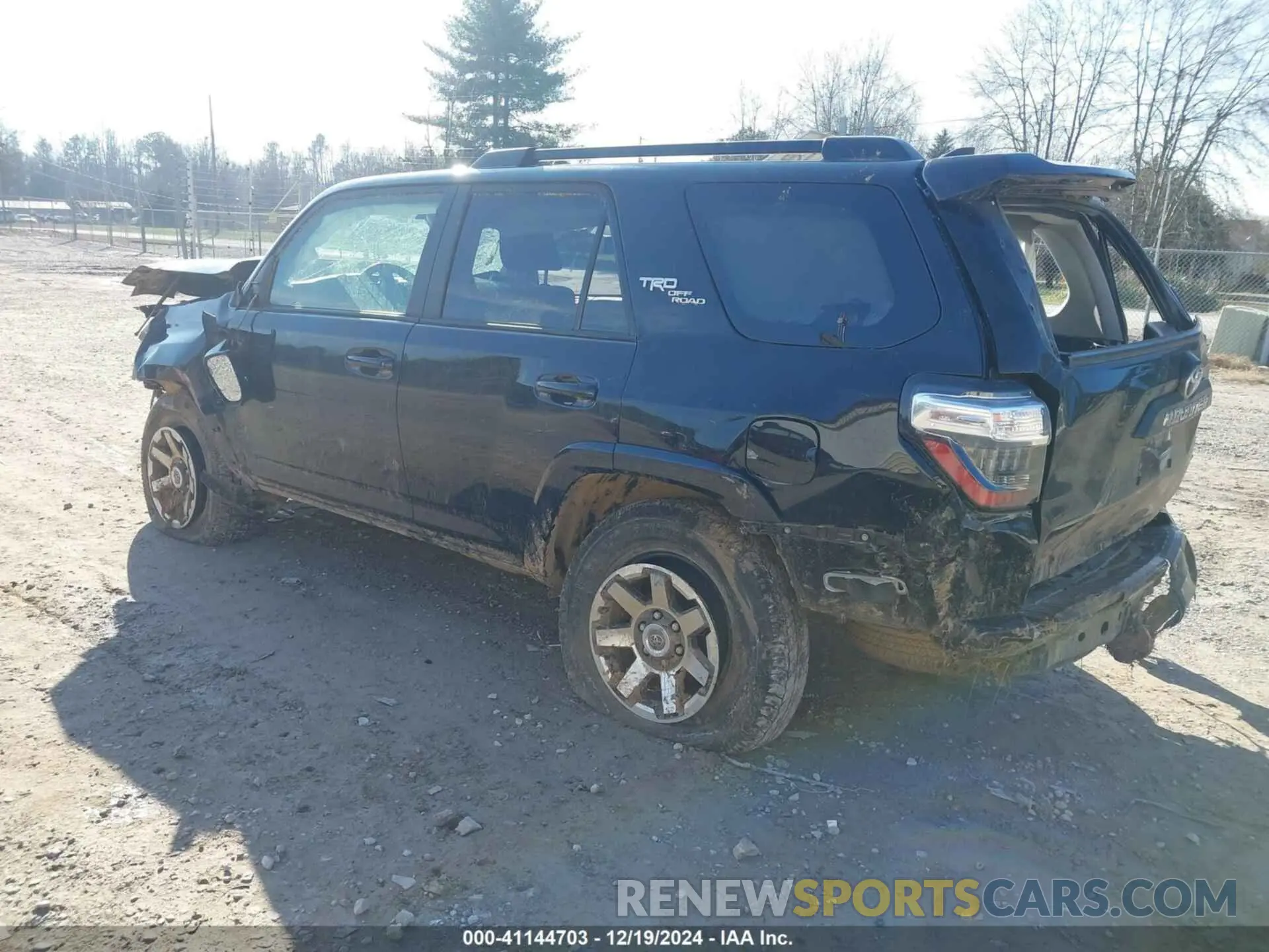 3 fotografías del automóvil dañado JTERU5JR4N5999668 TOYOTA 4RUNNER 2022
