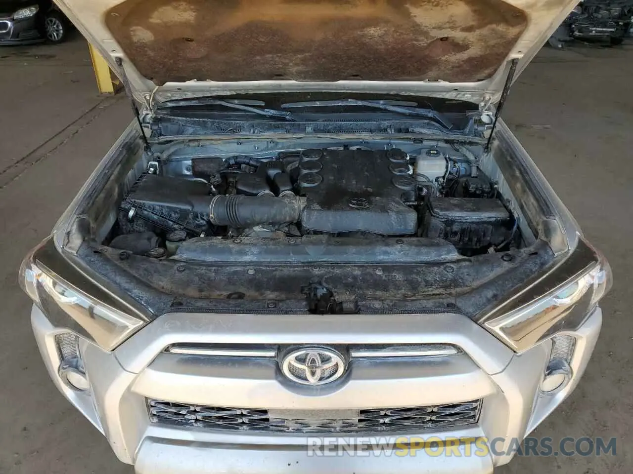 11 fotografías del automóvil dañado JTERU5JR5N6022517 TOYOTA 4RUNNER 2022
