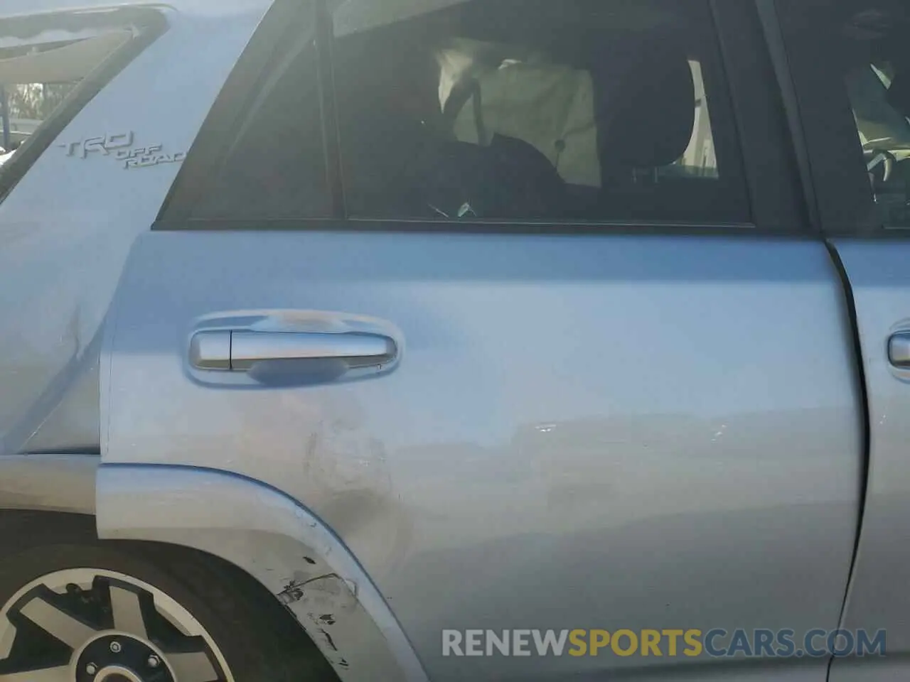 10 fotografías del automóvil dañado JTERU5JR9N5987323 TOYOTA 4RUNNER 2022