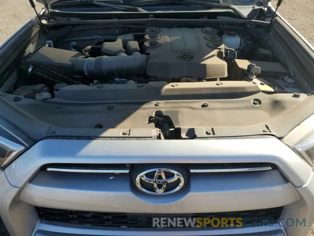 11 fotografías del automóvil dañado JTERU5JR9N5987323 TOYOTA 4RUNNER 2022
