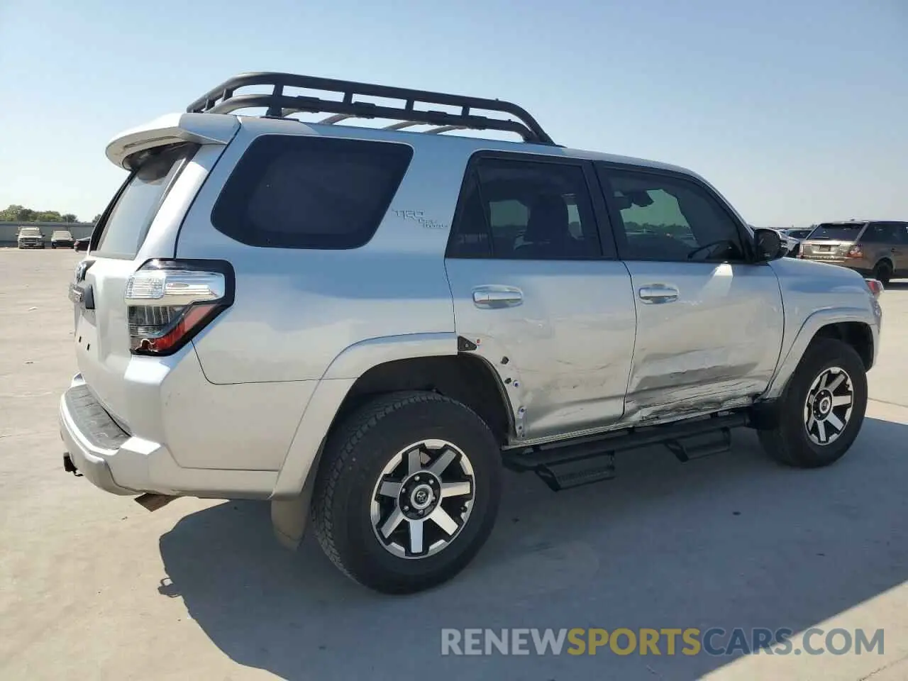 3 fotografías del automóvil dañado JTERU5JR9N6001850 TOYOTA 4RUNNER 2022