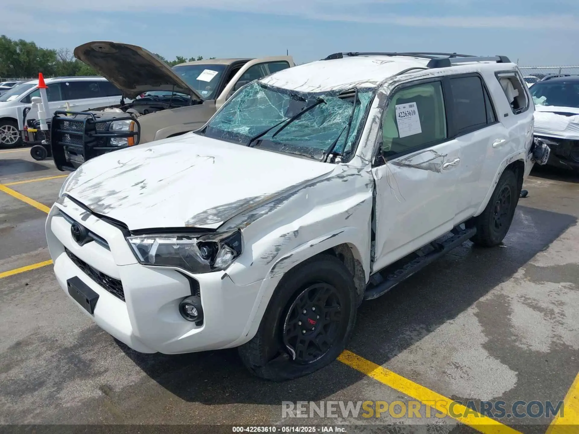 2 fotografías del automóvil dañado JTEEU5JR0P5305009 TOYOTA 4RUNNER 2023