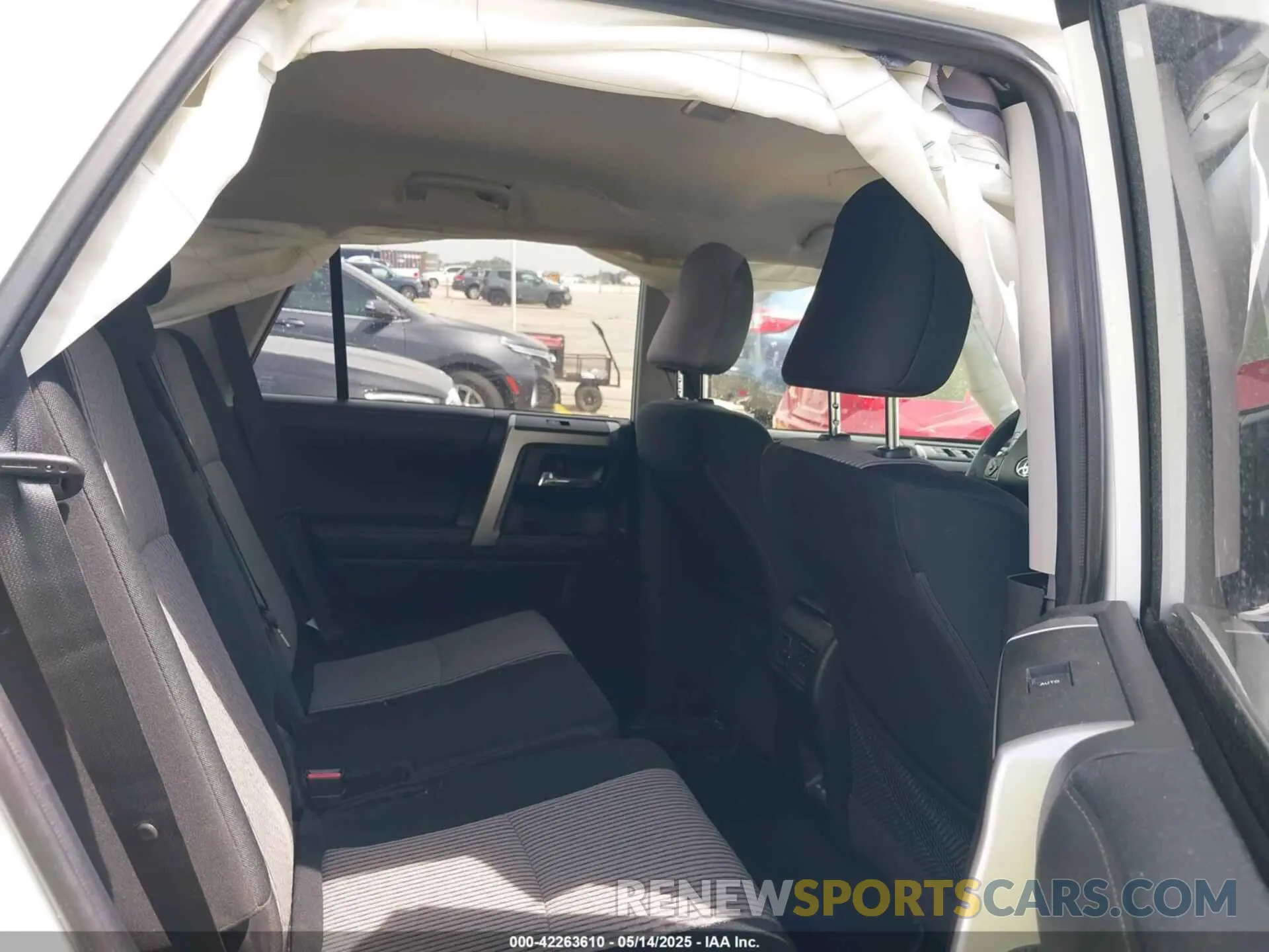 8 fotografías del automóvil dañado JTEEU5JR0P5305009 TOYOTA 4RUNNER 2023