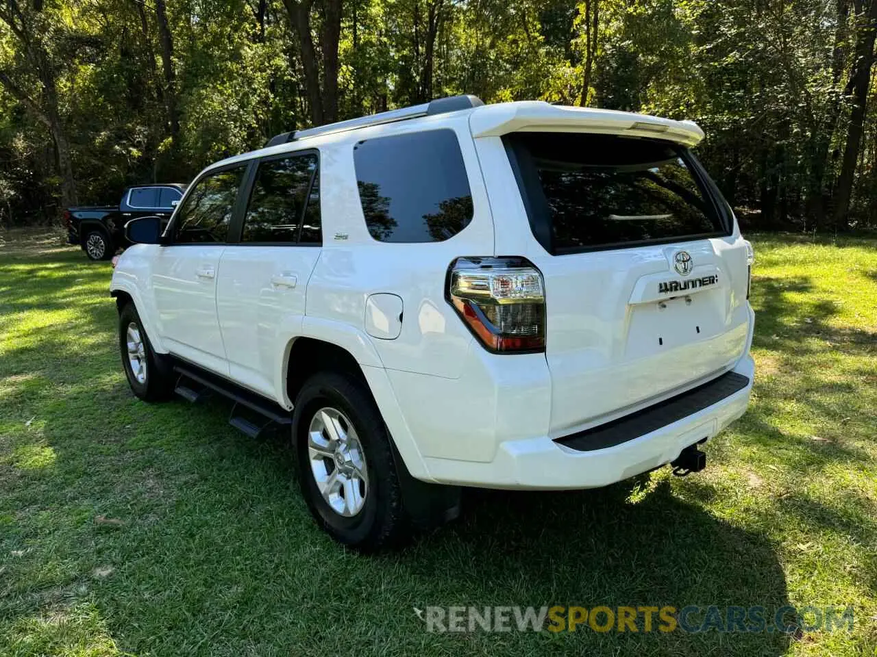 3 fotografías del automóvil dañado JTEEU5JR6P5279757 TOYOTA 4RUNNER 2023