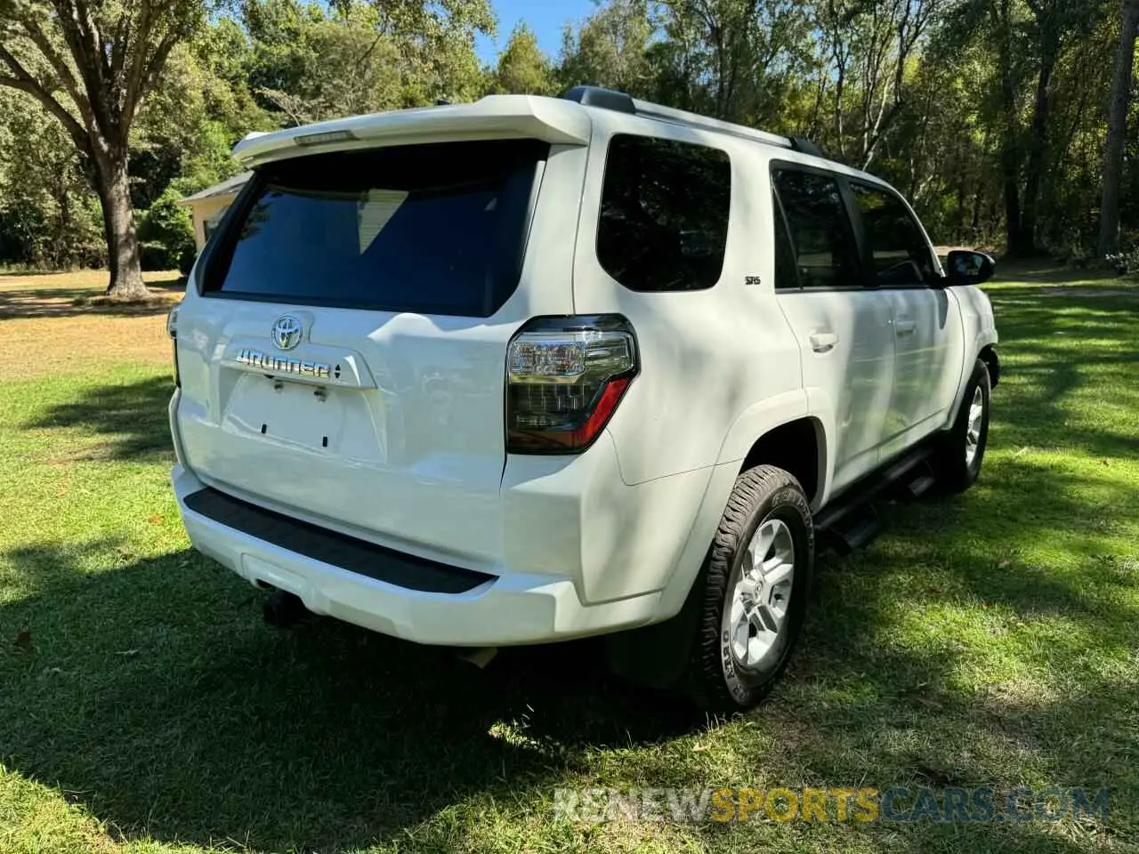 4 fotografías del automóvil dañado JTEEU5JR6P5279757 TOYOTA 4RUNNER 2023