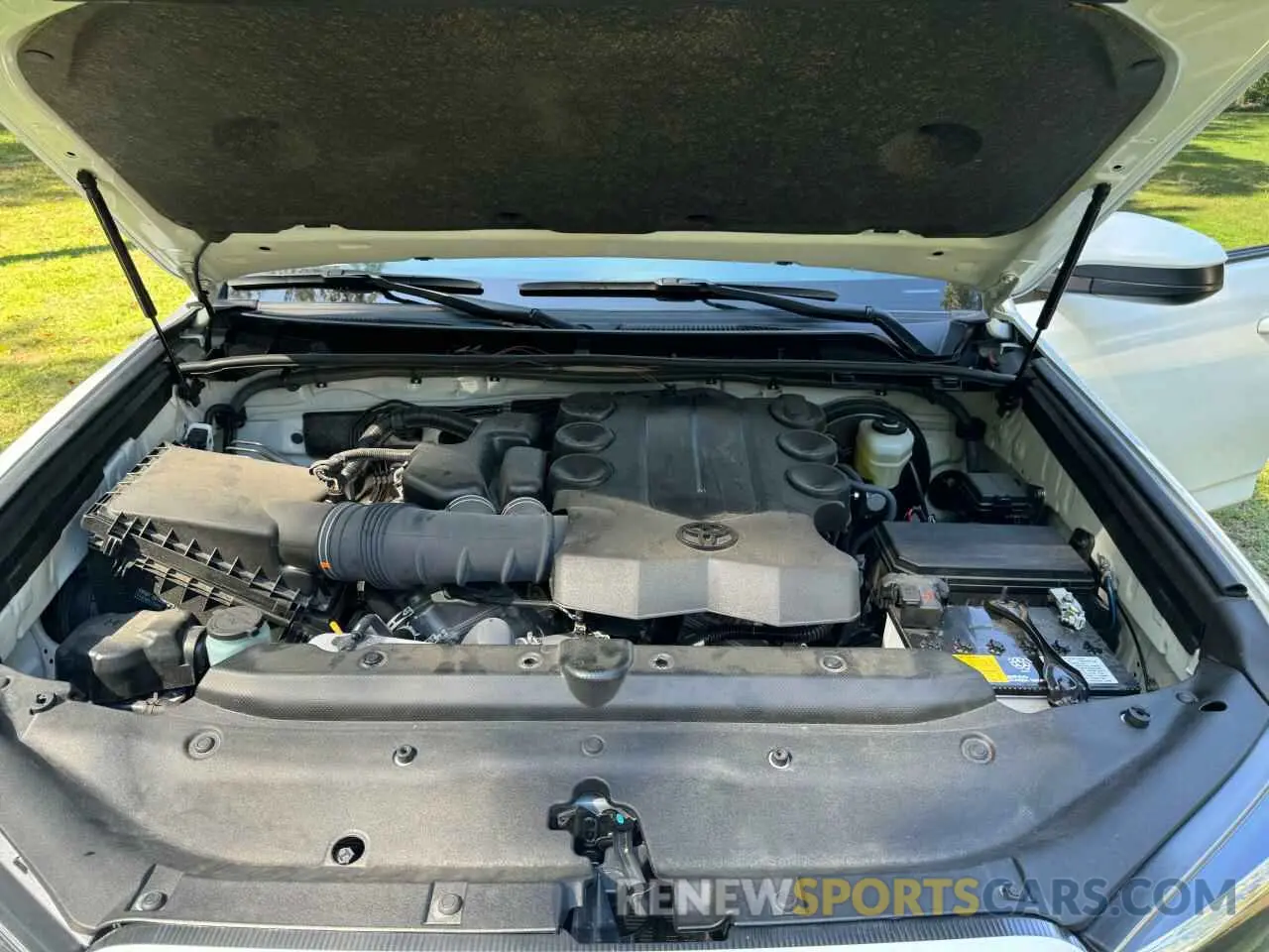 7 fotografías del automóvil dañado JTEEU5JR6P5279757 TOYOTA 4RUNNER 2023