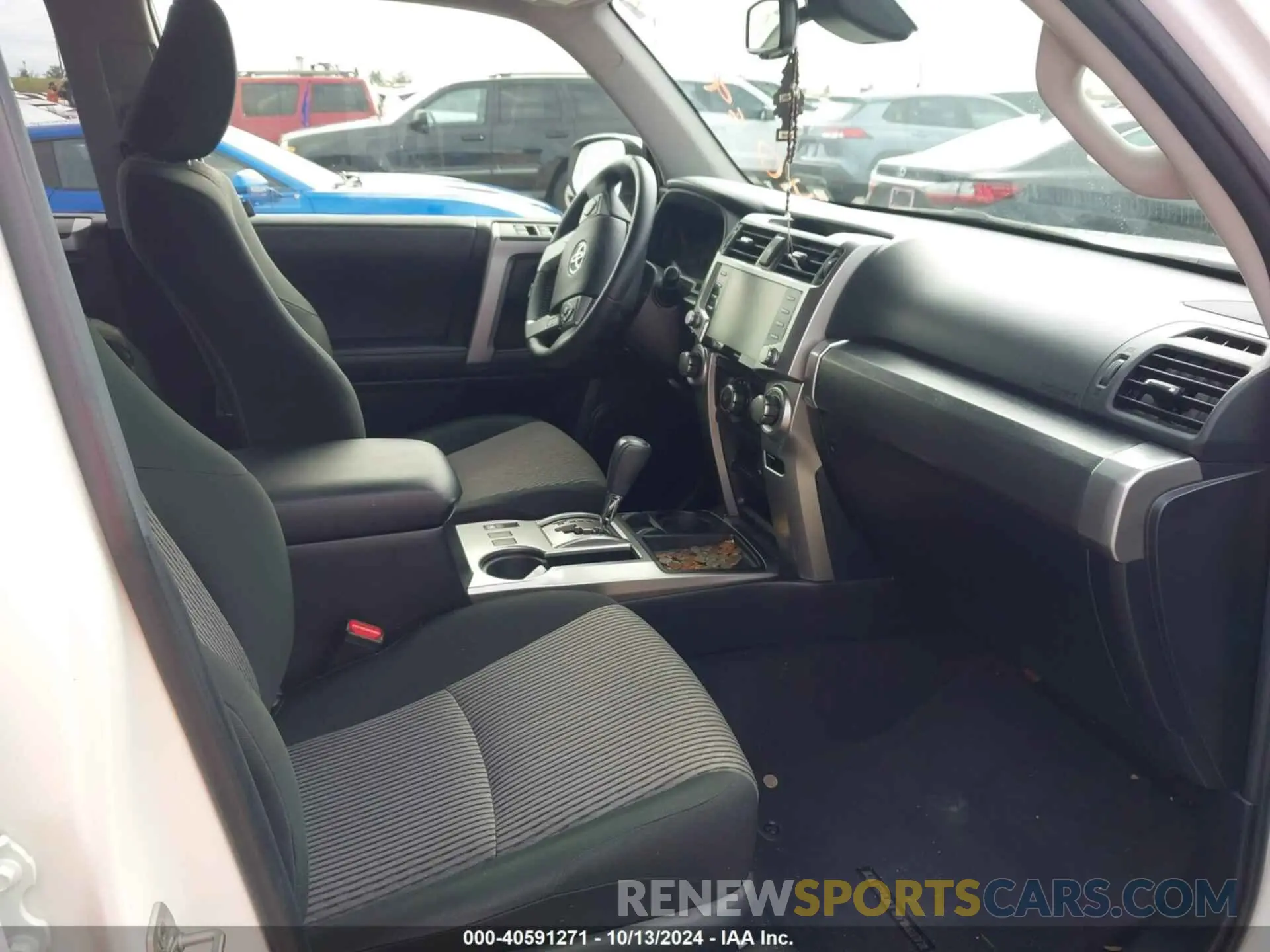 5 fotografías del automóvil dañado JTEEU5JR8P5285463 TOYOTA 4RUNNER 2023