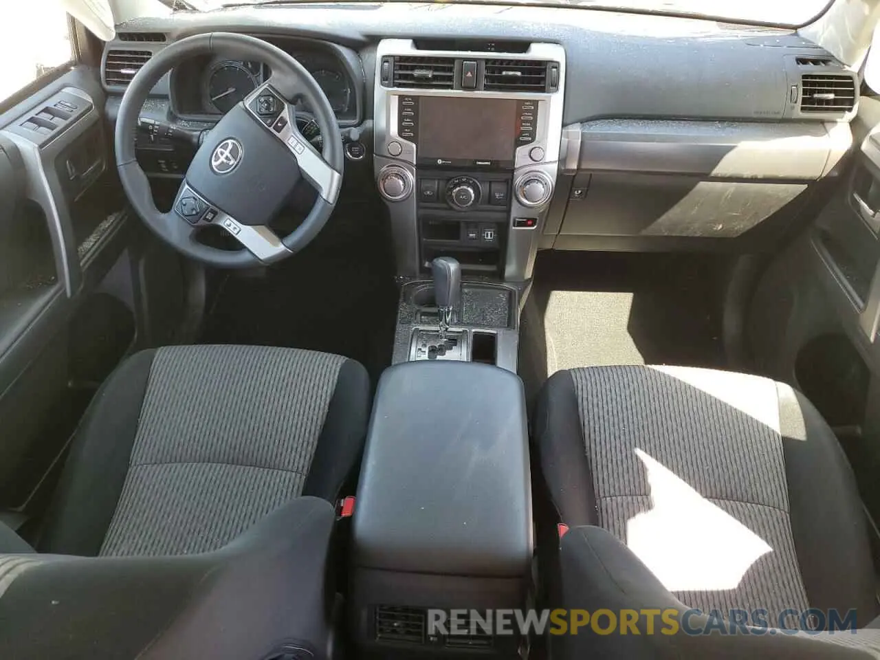 8 fotografías del automóvil dañado JTEEU5JR9P5283303 TOYOTA 4RUNNER 2023