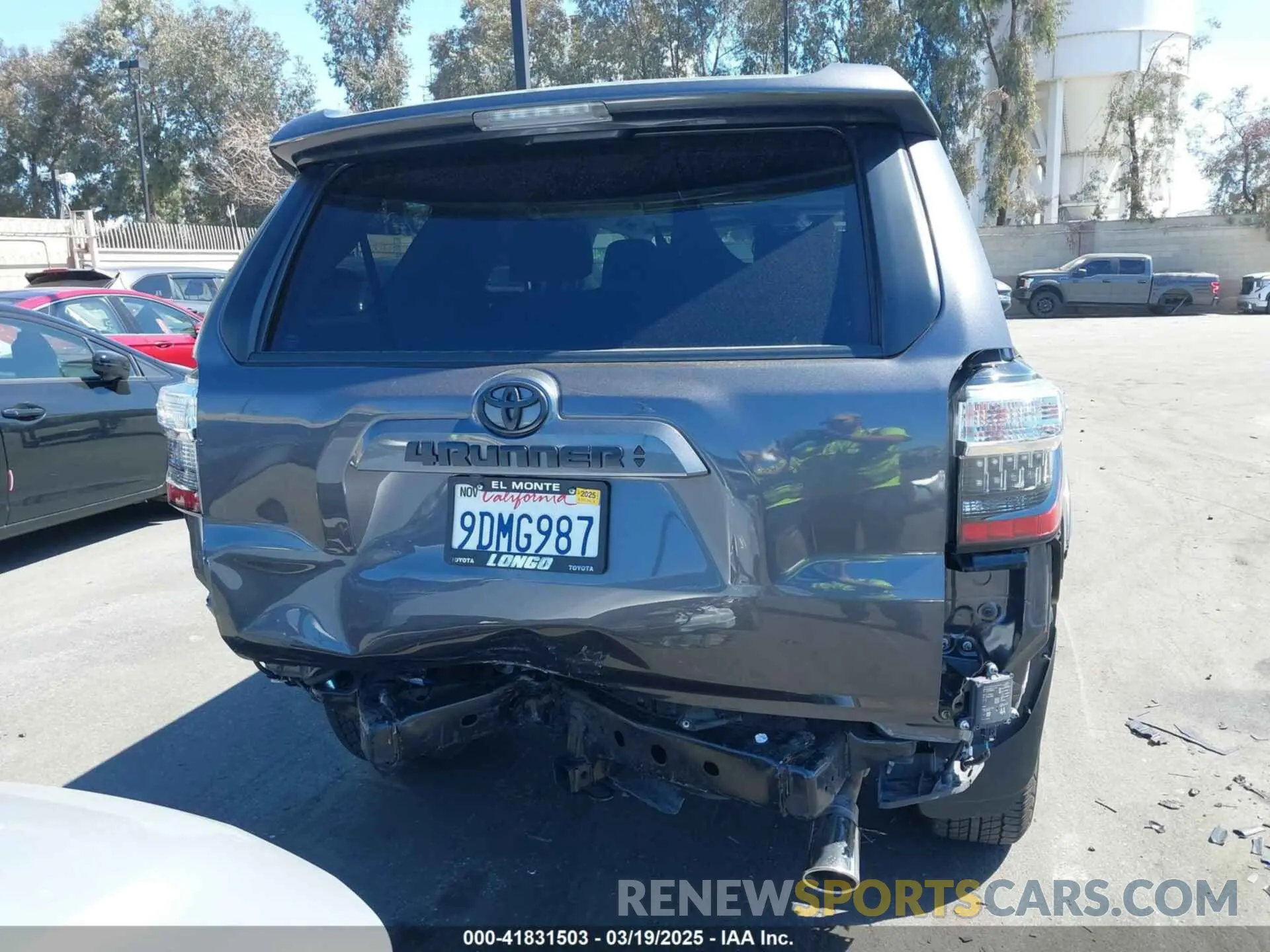 17 fotografías del automóvil dañado JTEFU5JR2P5283583 TOYOTA 4RUNNER 2023