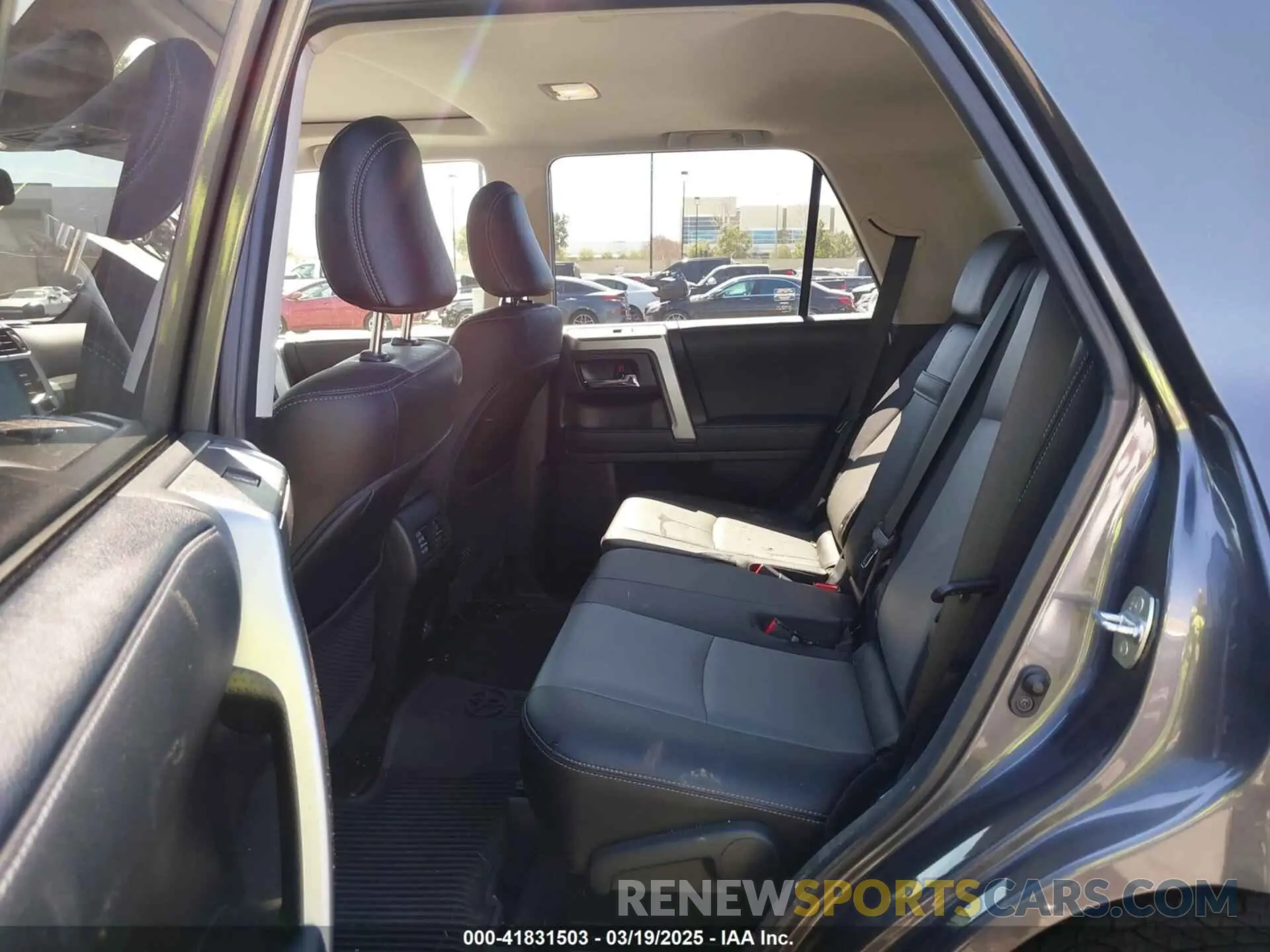 8 fotografías del automóvil dañado JTEFU5JR2P5283583 TOYOTA 4RUNNER 2023