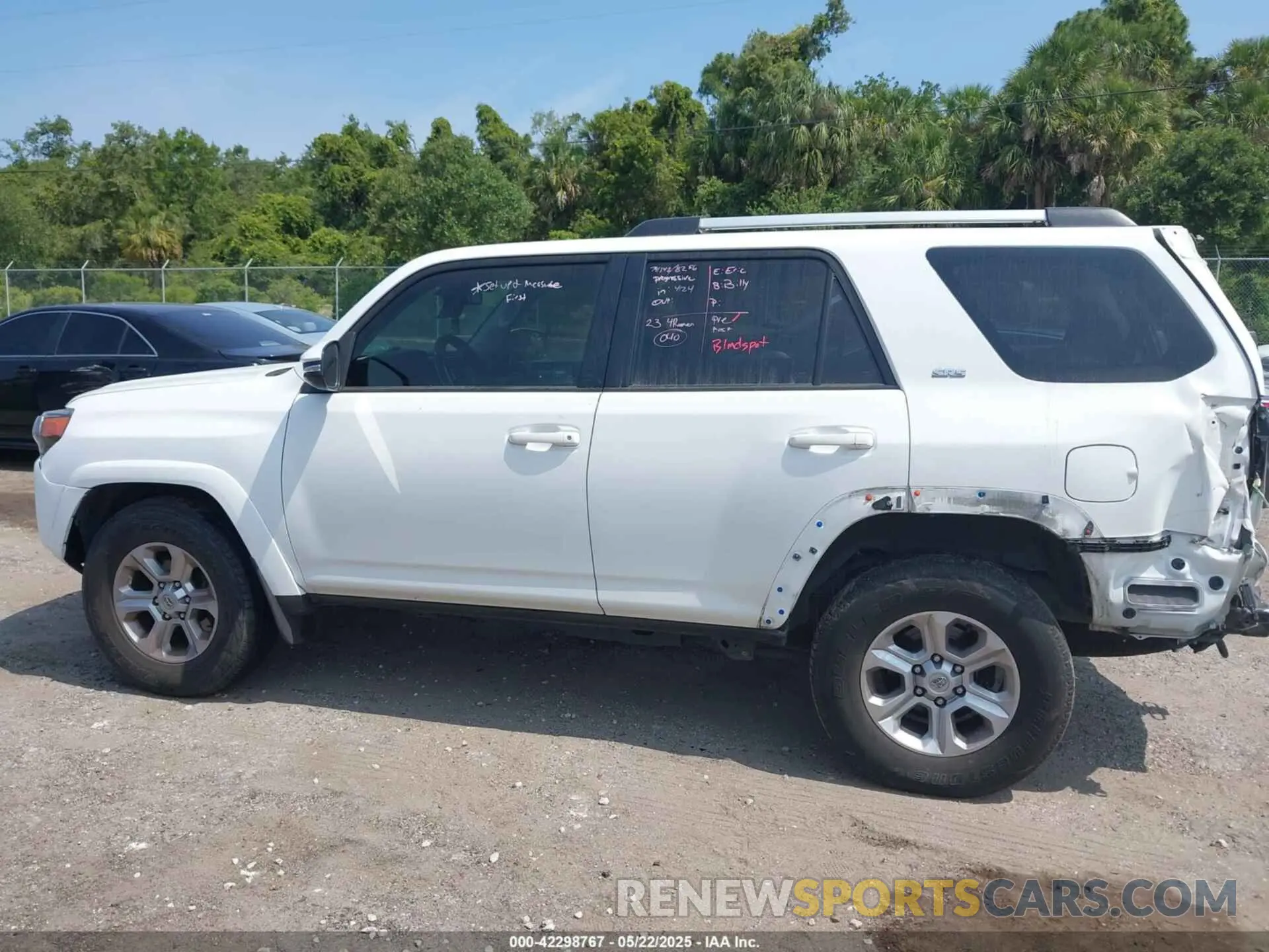 14 fotografías del automóvil dañado JTEFU5JR3P5294222 TOYOTA 4RUNNER 2023