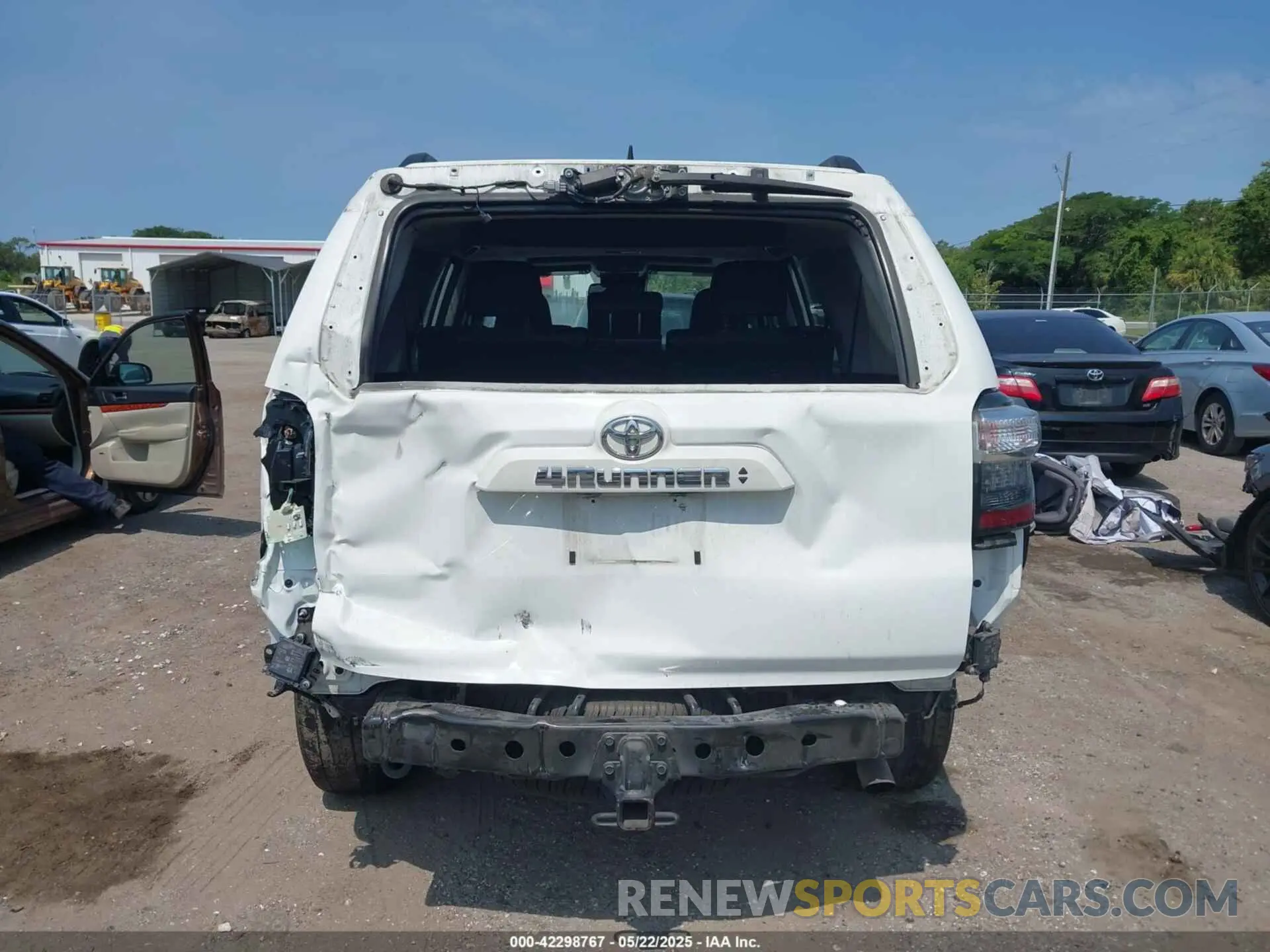 16 fotografías del automóvil dañado JTEFU5JR3P5294222 TOYOTA 4RUNNER 2023