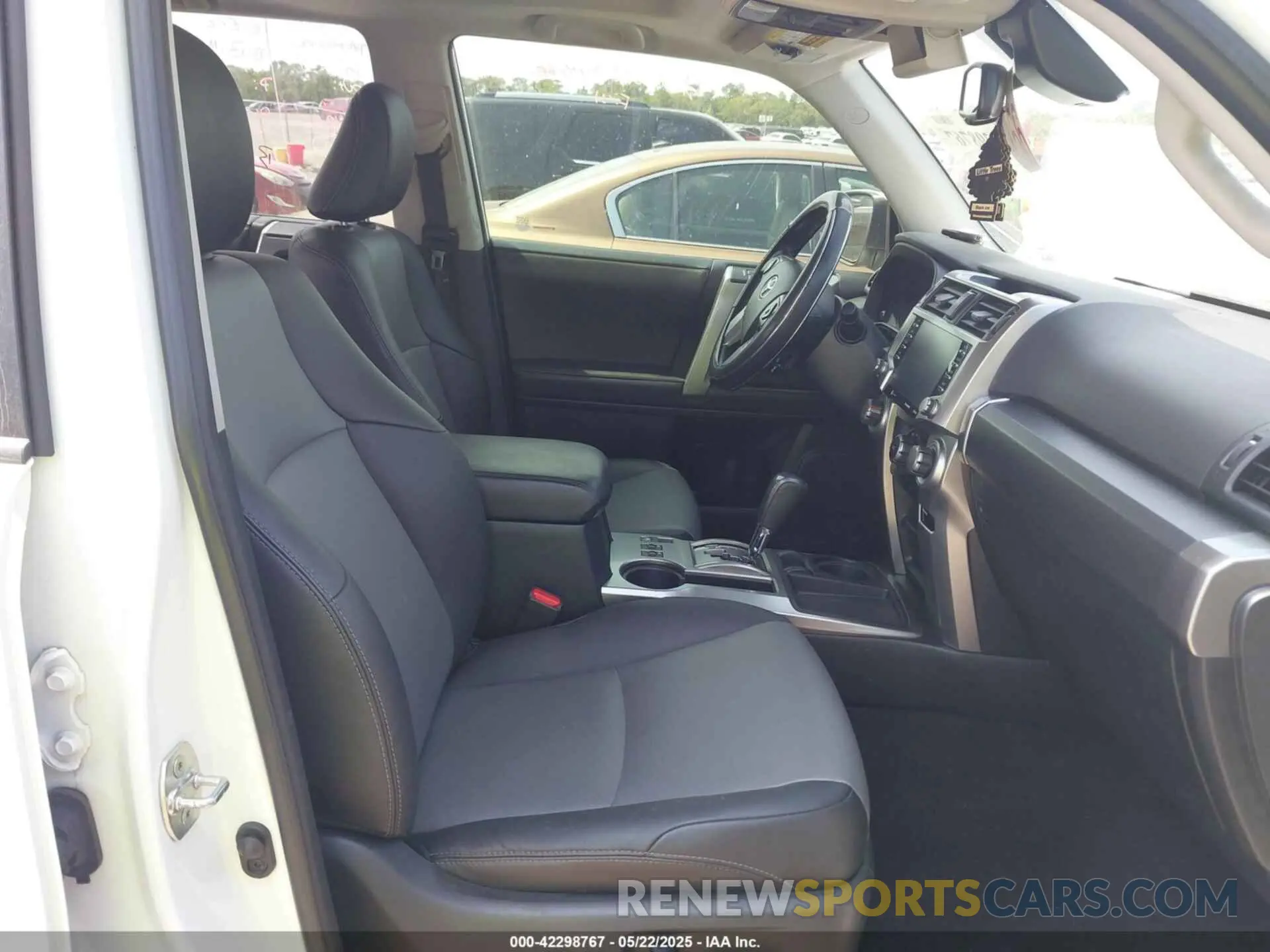 5 fotografías del automóvil dañado JTEFU5JR3P5294222 TOYOTA 4RUNNER 2023