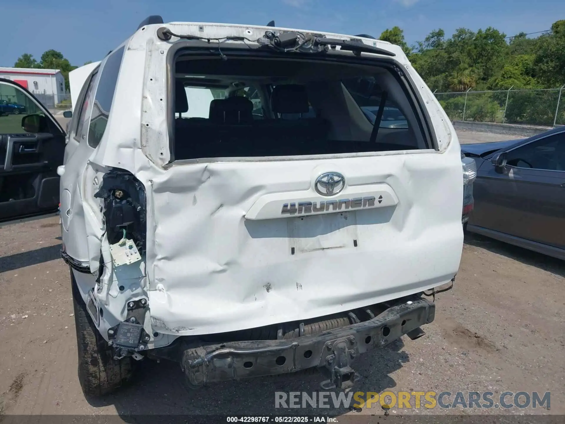 6 fotografías del automóvil dañado JTEFU5JR3P5294222 TOYOTA 4RUNNER 2023