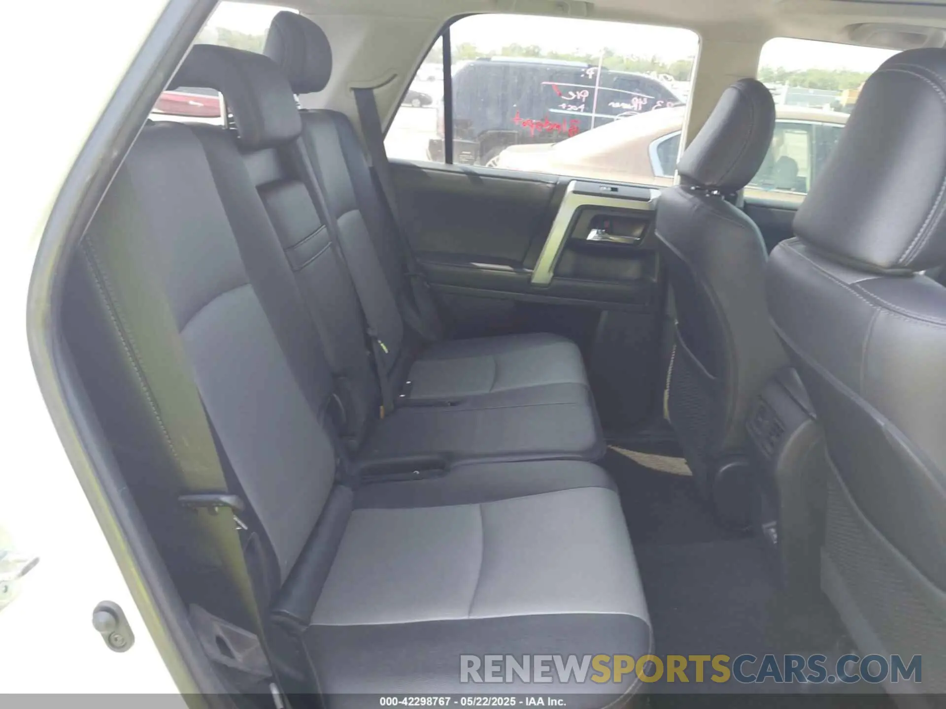 8 fotografías del automóvil dañado JTEFU5JR3P5294222 TOYOTA 4RUNNER 2023