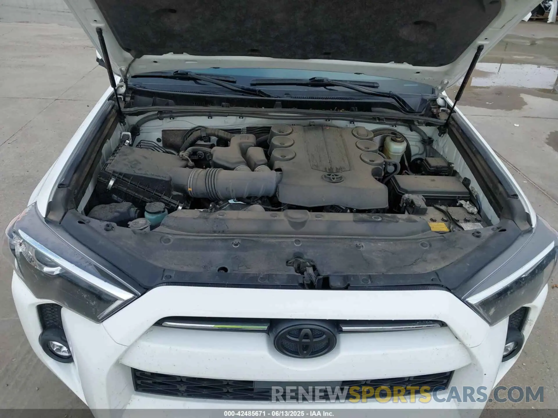 10 fotografías del automóvil dañado JTEFU5JR4P5280720 TOYOTA 4RUNNER 2023