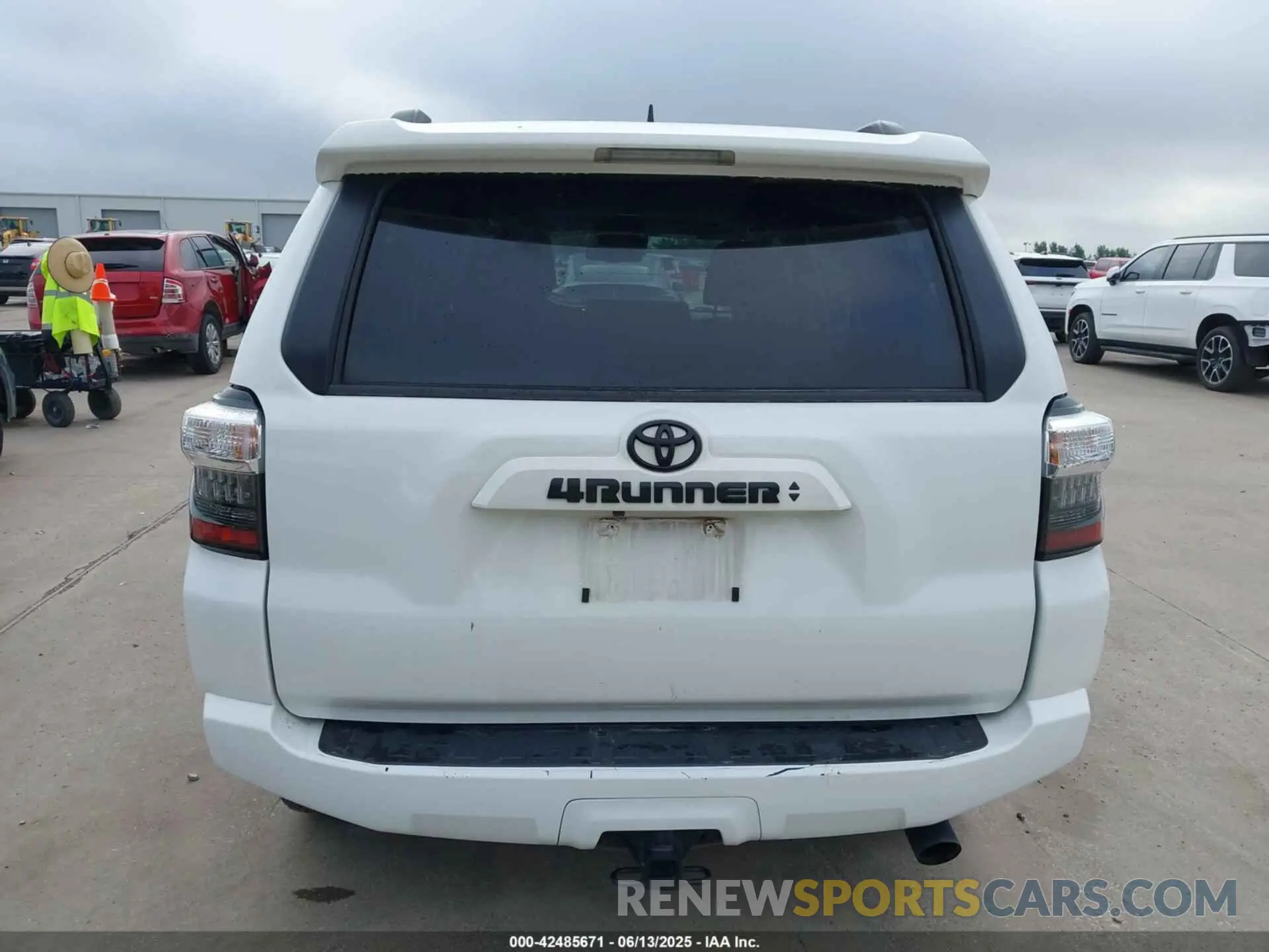17 fotografías del automóvil dañado JTEFU5JR4P5280720 TOYOTA 4RUNNER 2023