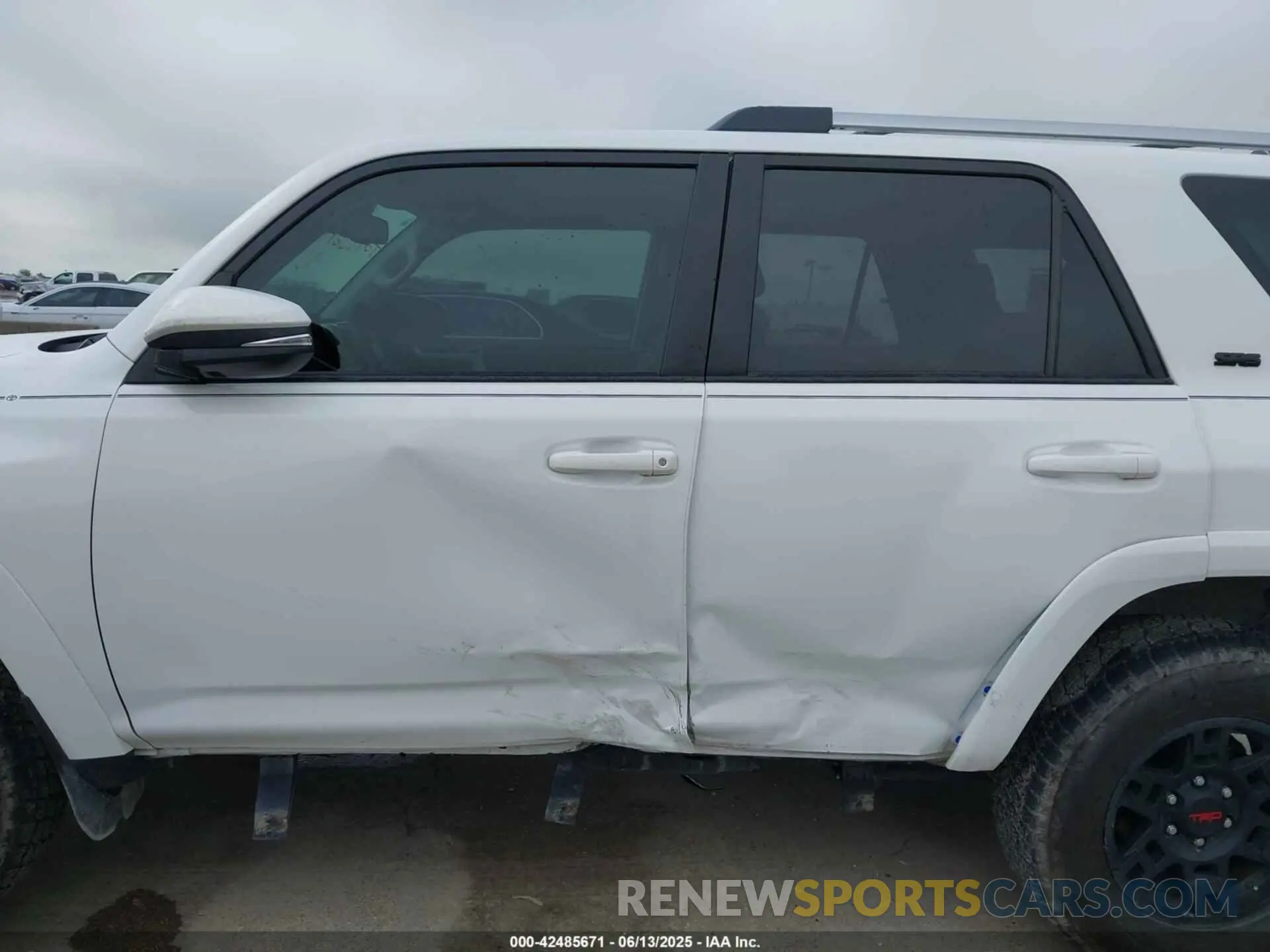 20 fotografías del automóvil dañado JTEFU5JR4P5280720 TOYOTA 4RUNNER 2023