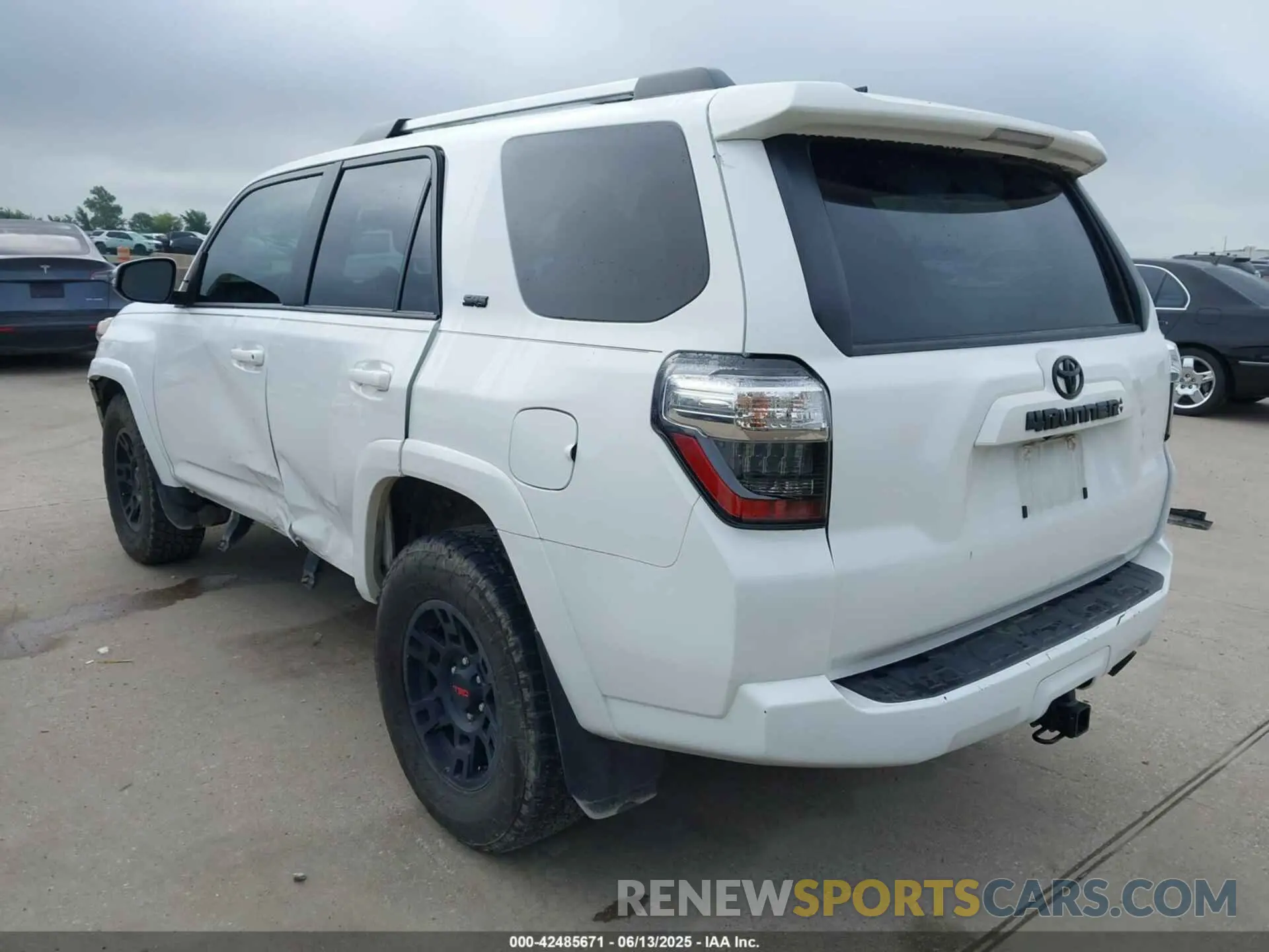 3 fotografías del automóvil dañado JTEFU5JR4P5280720 TOYOTA 4RUNNER 2023