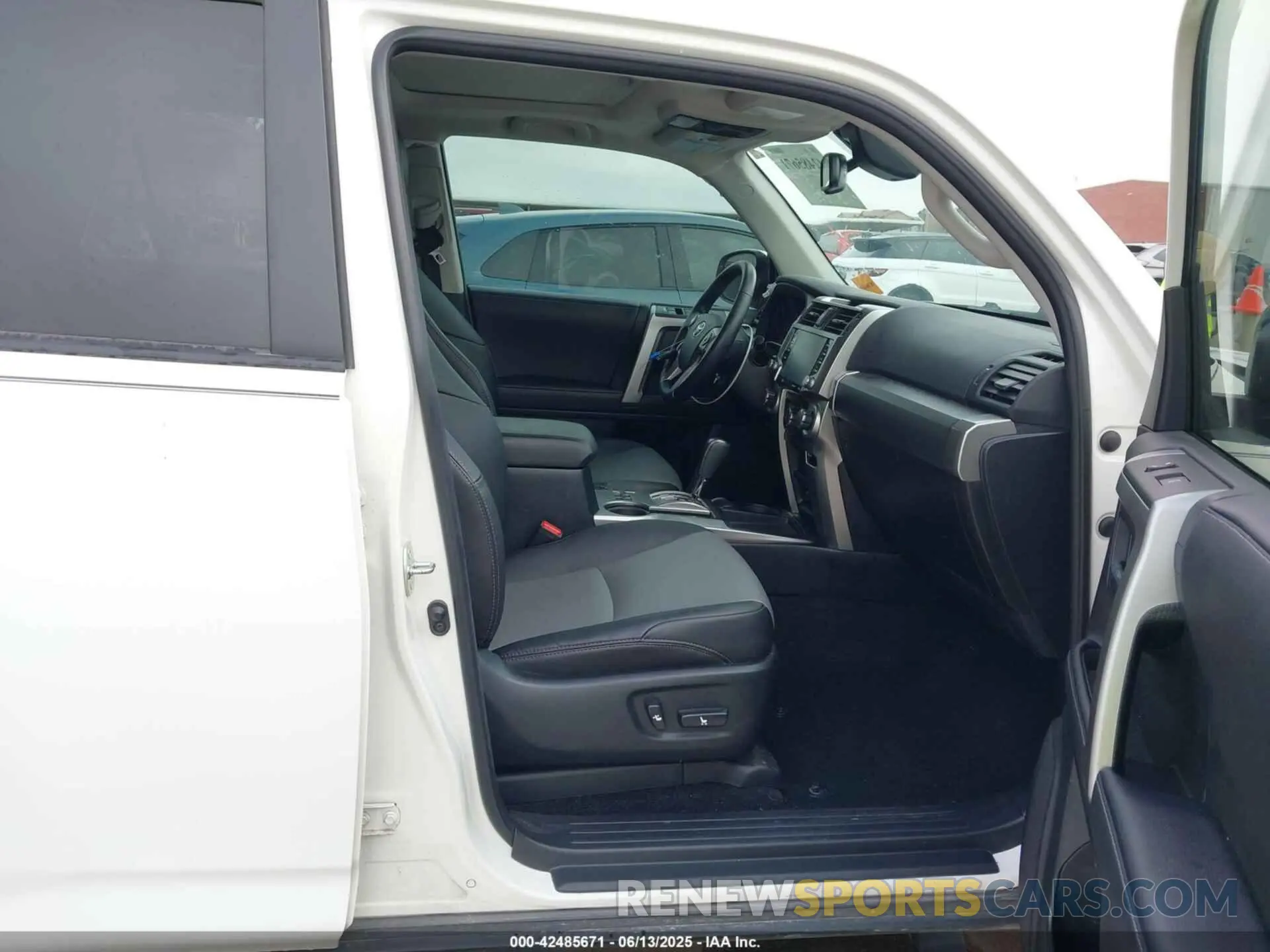 5 fotografías del automóvil dañado JTEFU5JR4P5280720 TOYOTA 4RUNNER 2023
