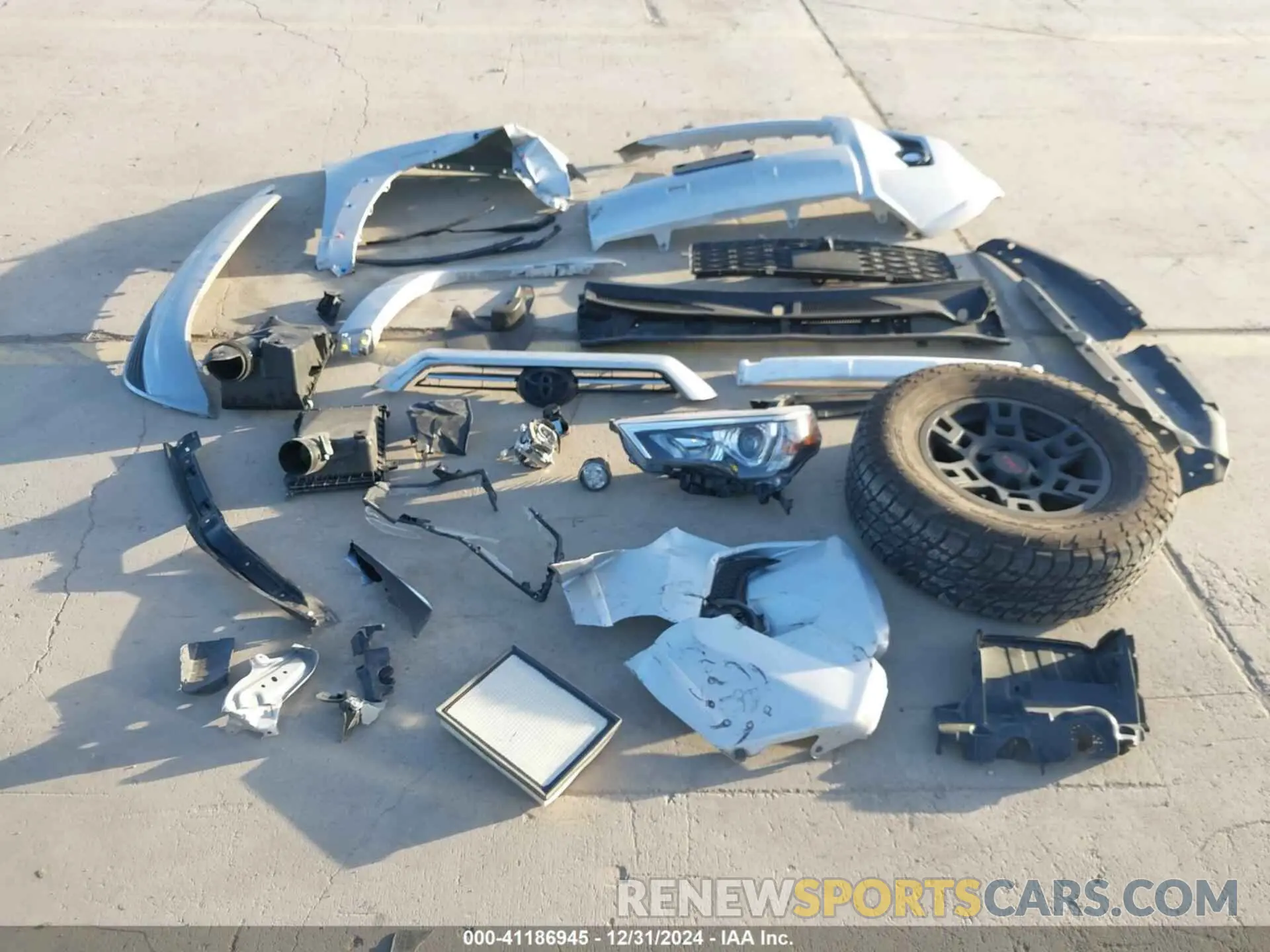 12 fotografías del automóvil dañado JTEFU5JR5P5292956 TOYOTA 4RUNNER 2023
