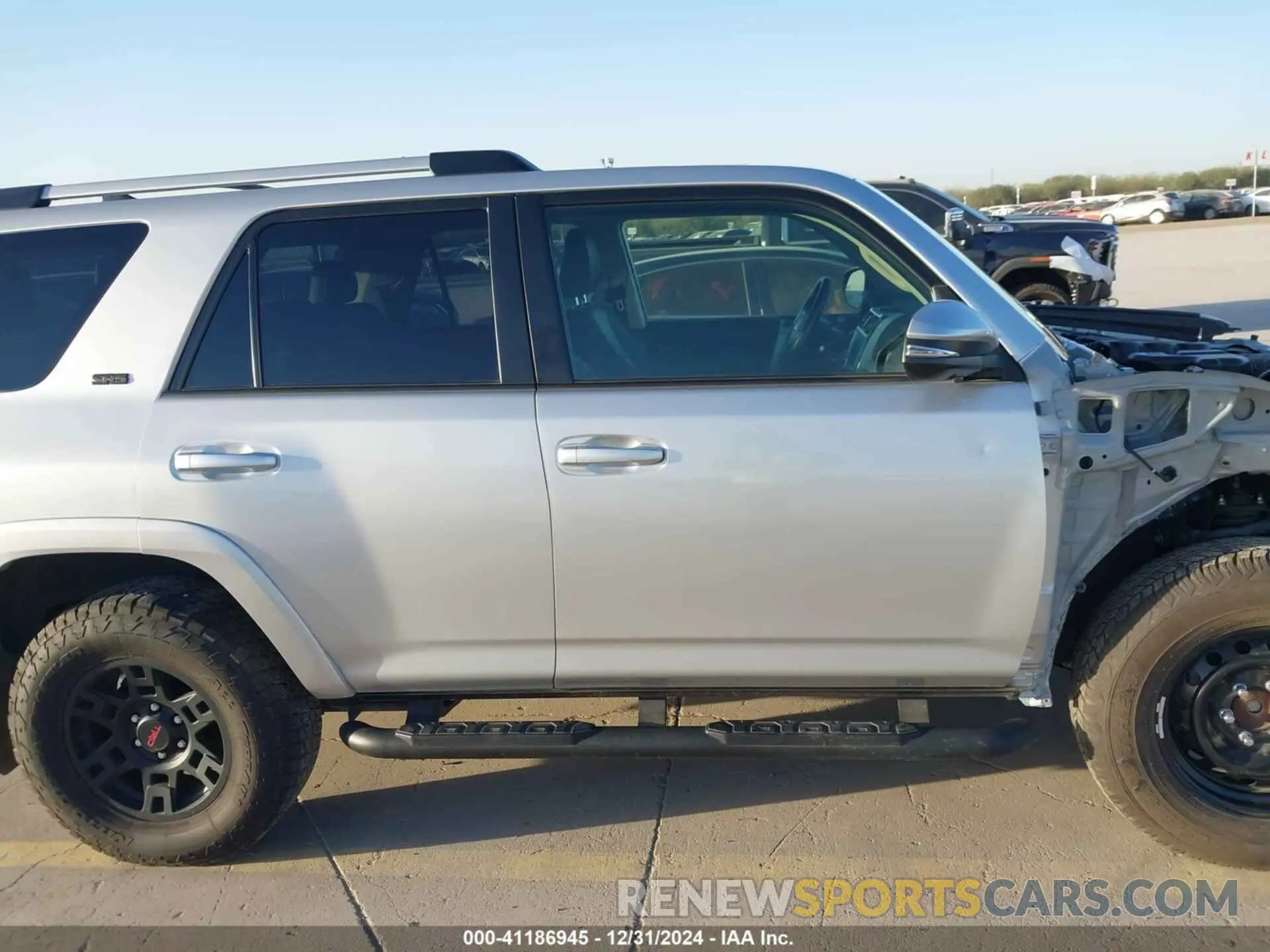 14 fotografías del automóvil dañado JTEFU5JR5P5292956 TOYOTA 4RUNNER 2023