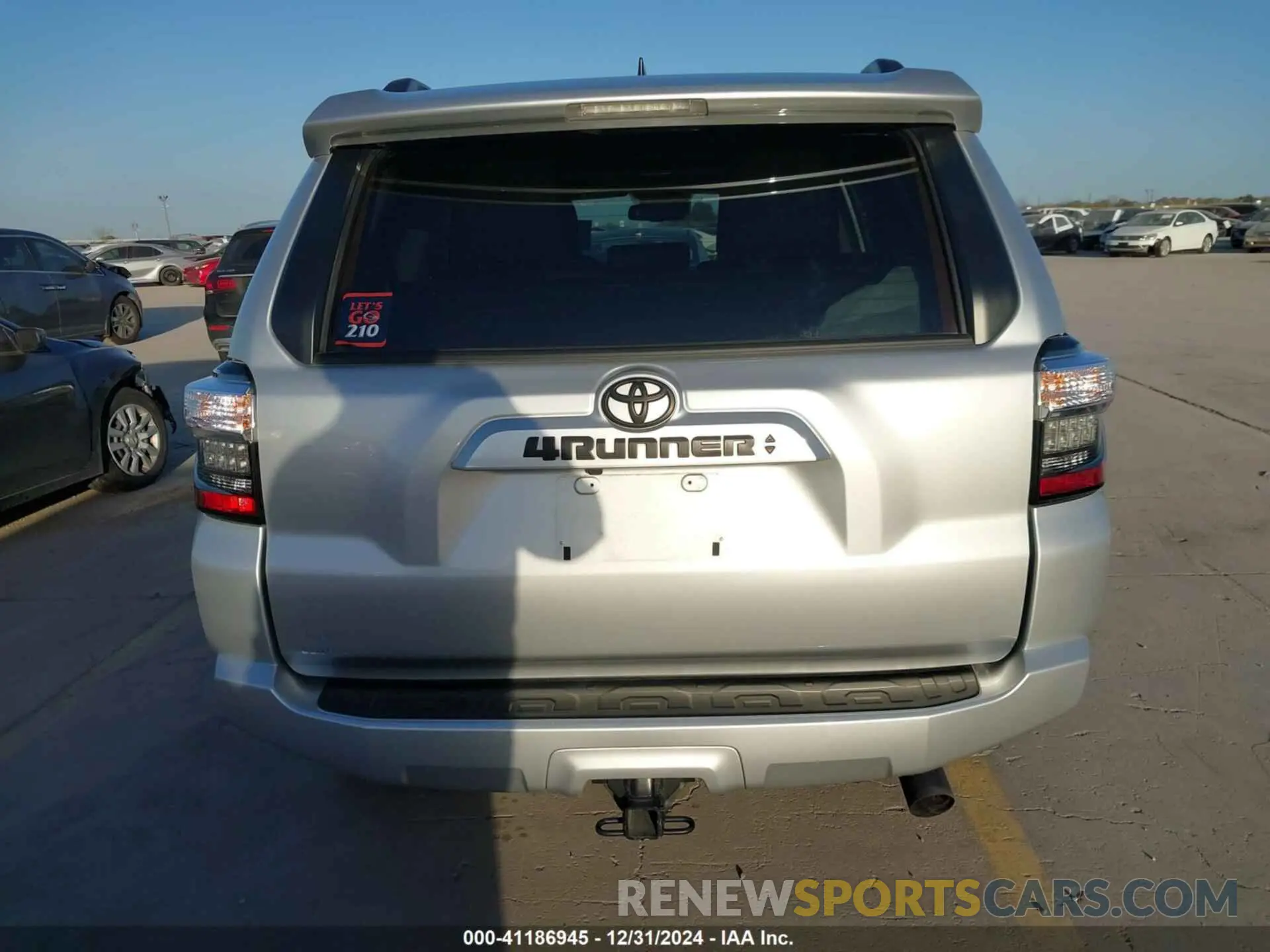 17 fotografías del automóvil dañado JTEFU5JR5P5292956 TOYOTA 4RUNNER 2023