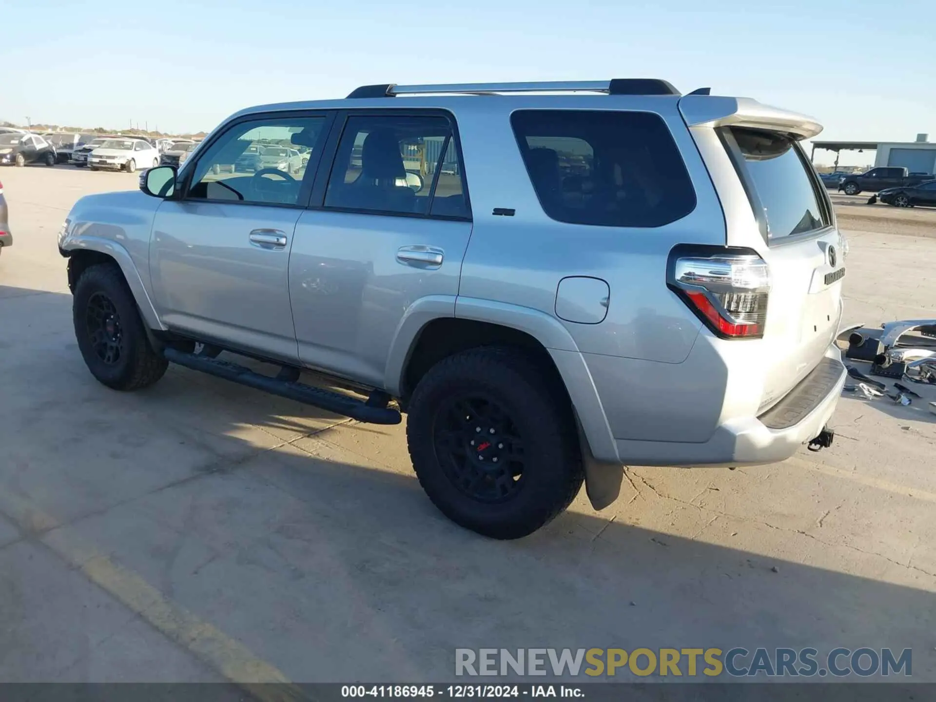 3 fotografías del automóvil dañado JTEFU5JR5P5292956 TOYOTA 4RUNNER 2023
