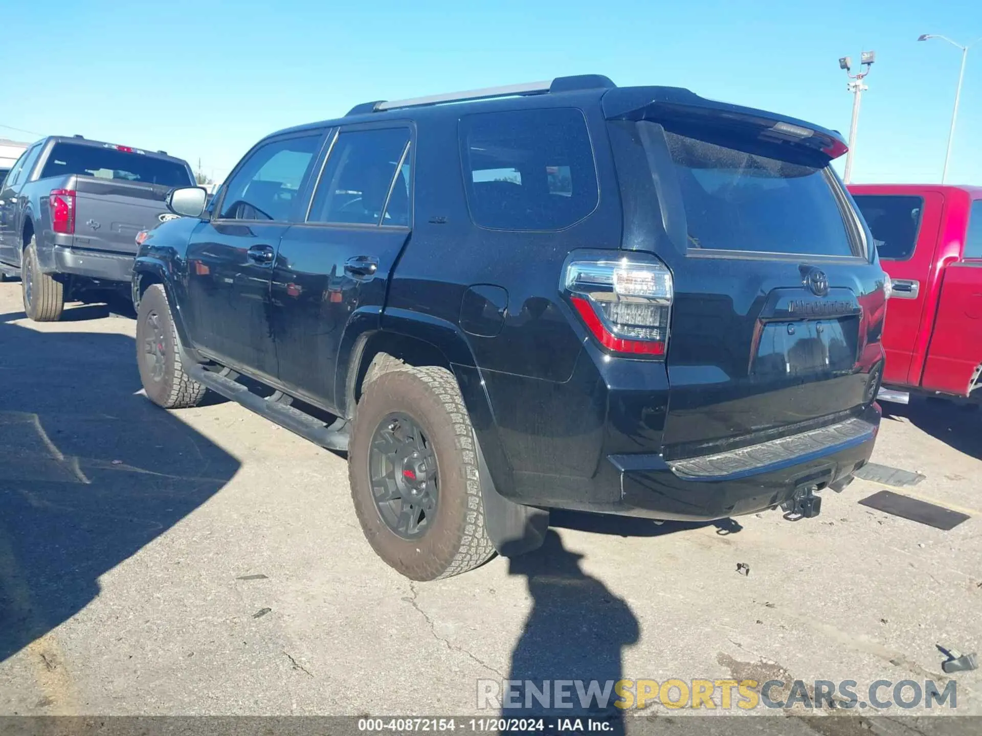 3 fotografías del automóvil dañado JTEFU5JR7P5304685 TOYOTA 4RUNNER 2023