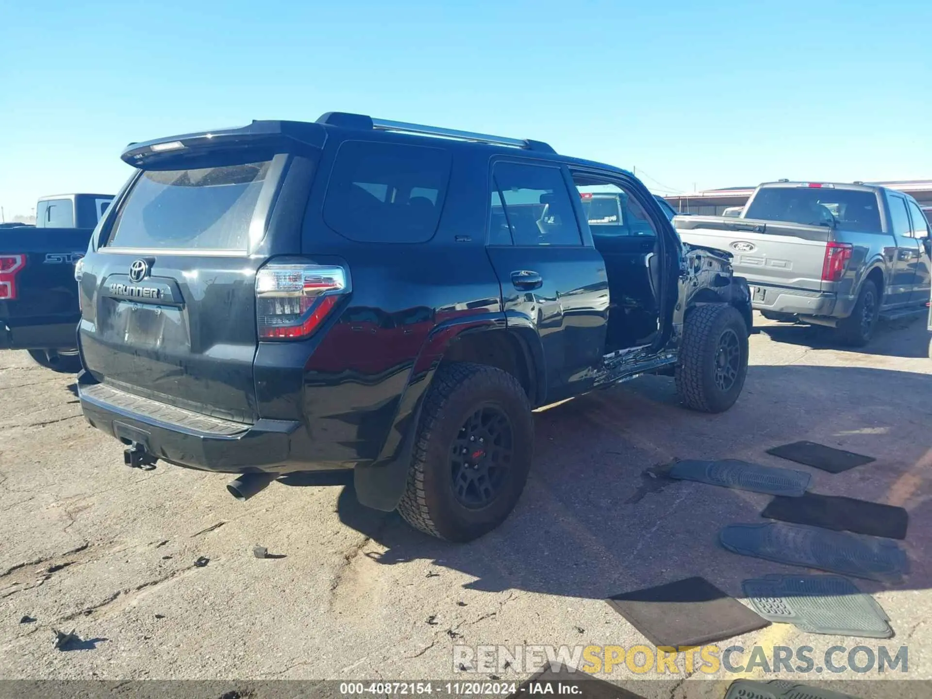 4 fotografías del automóvil dañado JTEFU5JR7P5304685 TOYOTA 4RUNNER 2023