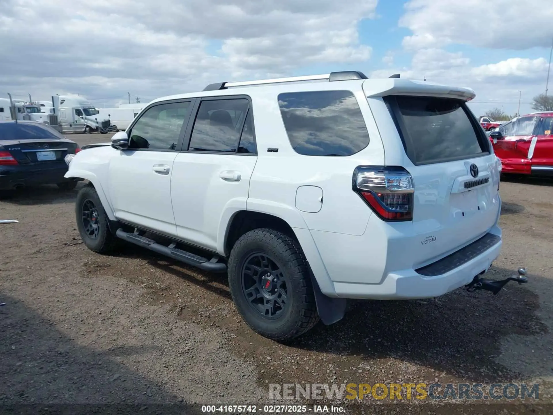 3 fotografías del automóvil dañado JTEFU5JR9P5301612 TOYOTA 4RUNNER 2023