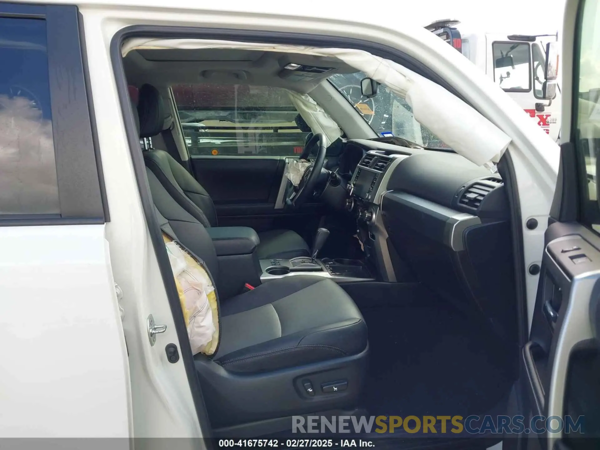 5 fotografías del automóvil dañado JTEFU5JR9P5301612 TOYOTA 4RUNNER 2023