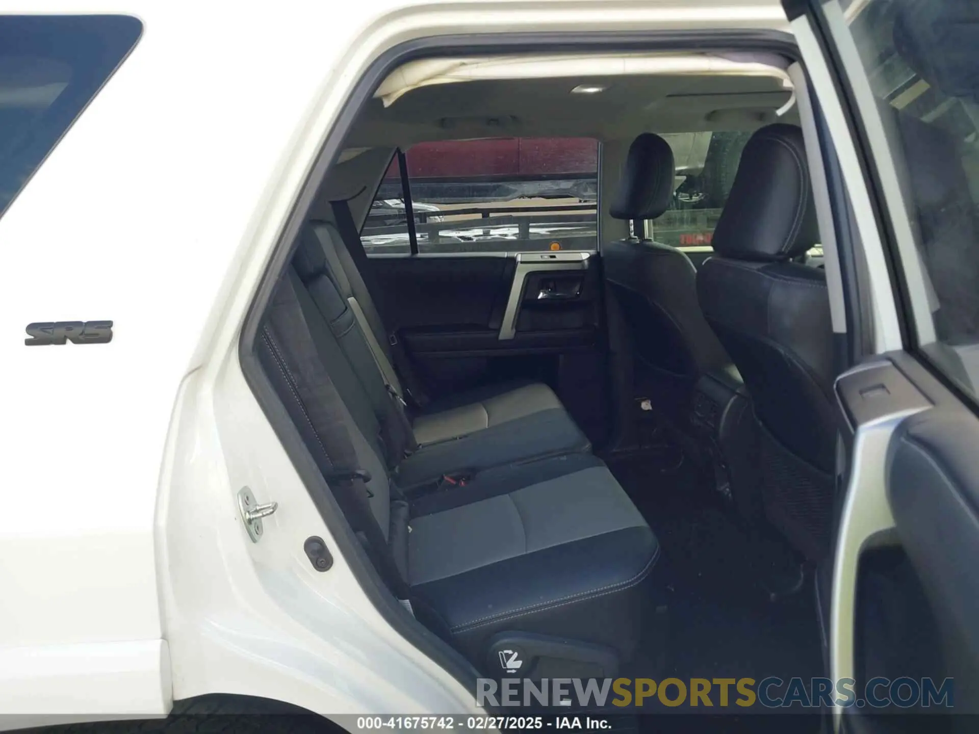 8 fotografías del automóvil dañado JTEFU5JR9P5301612 TOYOTA 4RUNNER 2023