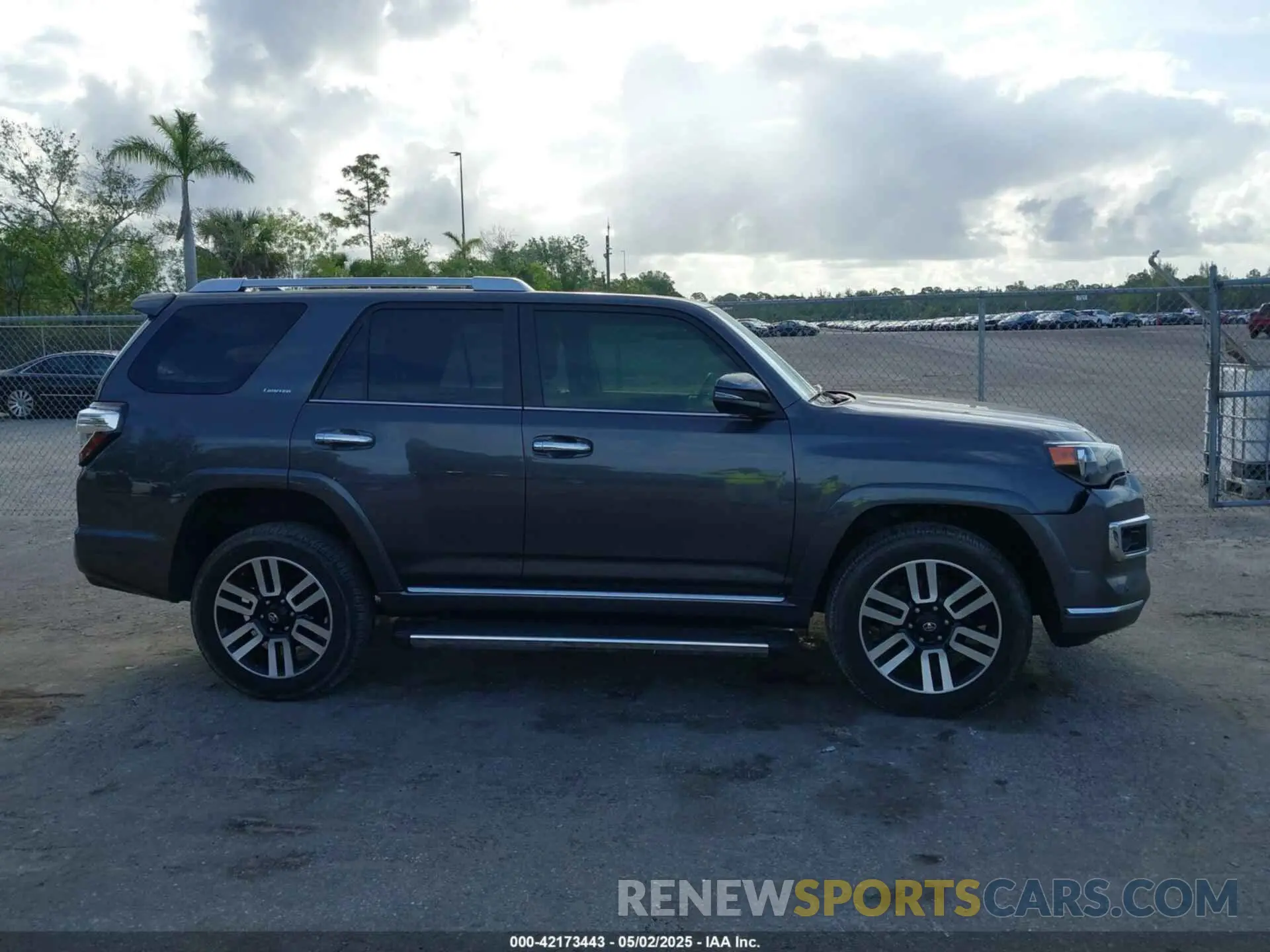 13 fotografías del automóvil dañado JTEKU5JR8P6133647 TOYOTA 4RUNNER 2023
