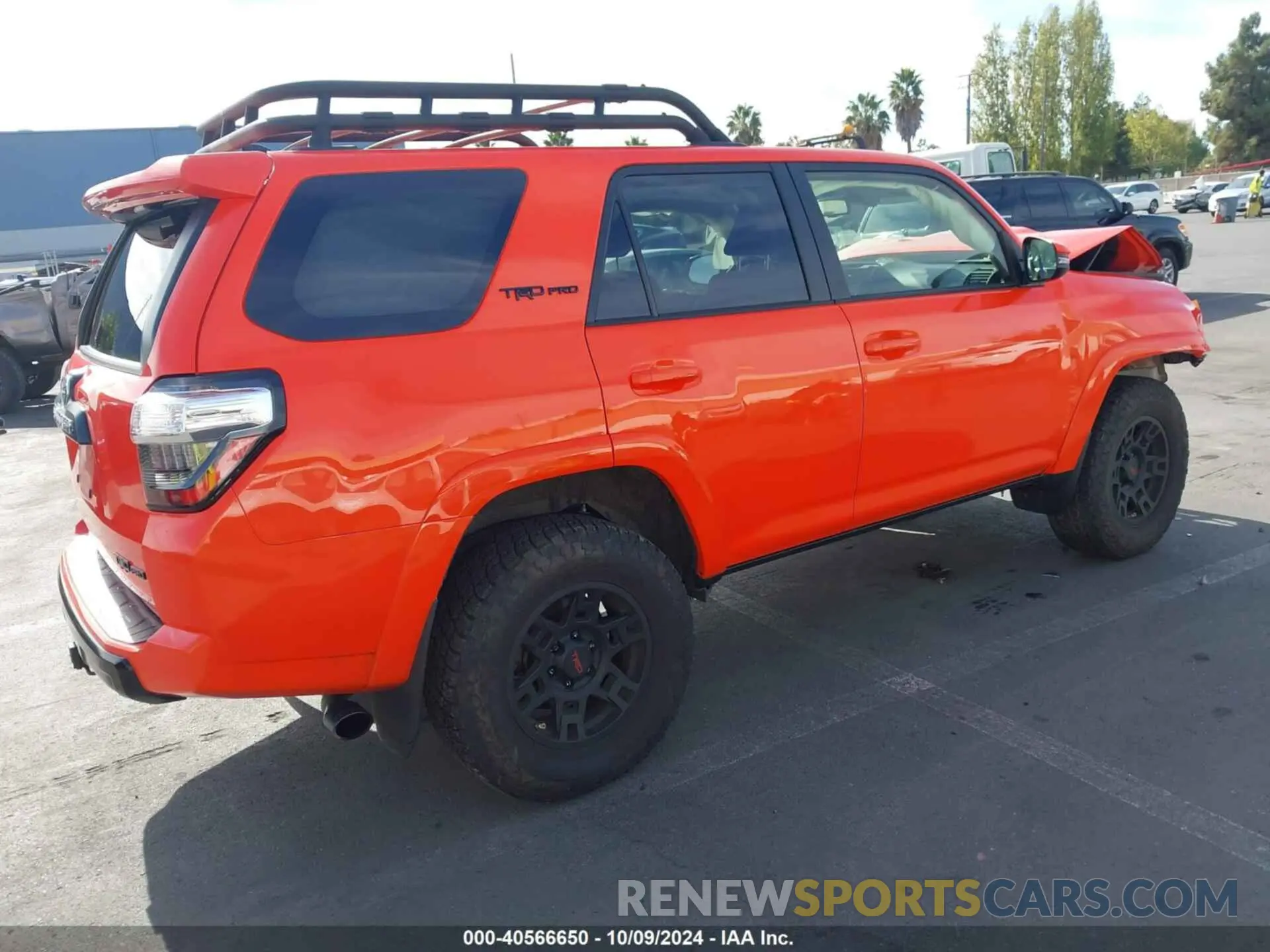 4 fotografías del automóvil dañado JTELU5JR1P6156806 TOYOTA 4RUNNER 2023
