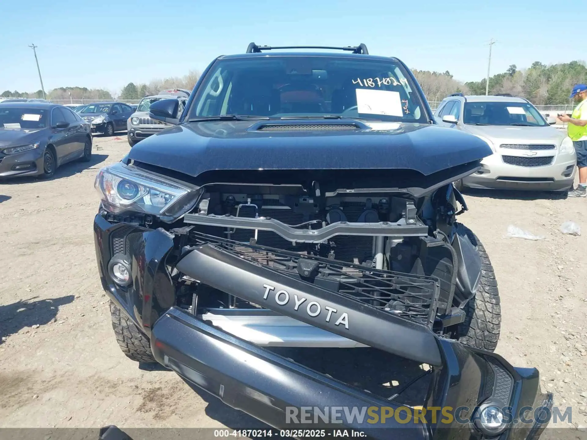 13 fotografías del automóvil dañado JTELU5JR3P6142681 TOYOTA 4RUNNER 2023
