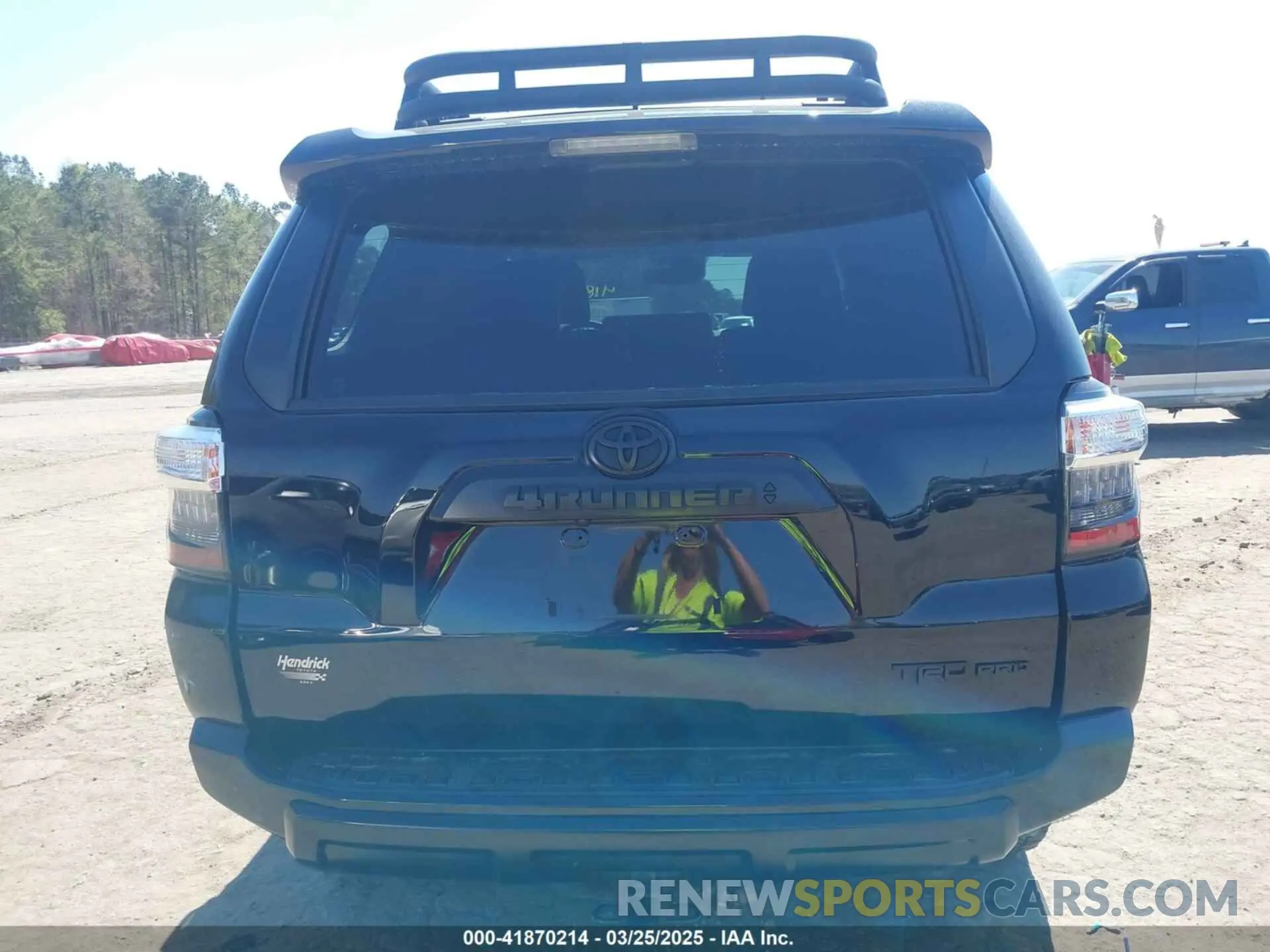 17 fotografías del automóvil dañado JTELU5JR3P6142681 TOYOTA 4RUNNER 2023