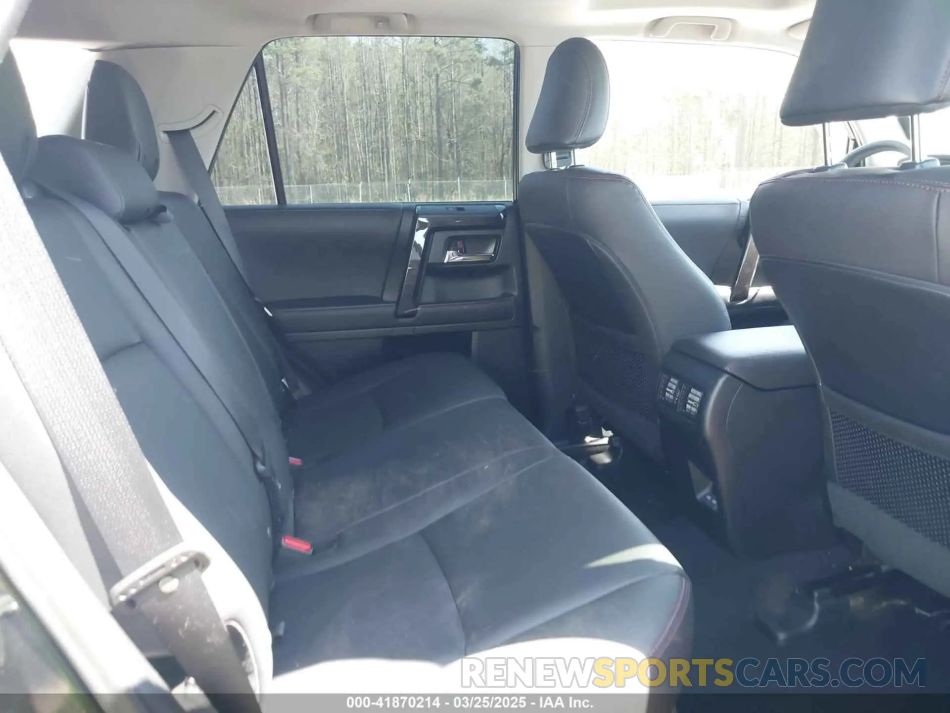 8 fotografías del automóvil dañado JTELU5JR3P6142681 TOYOTA 4RUNNER 2023