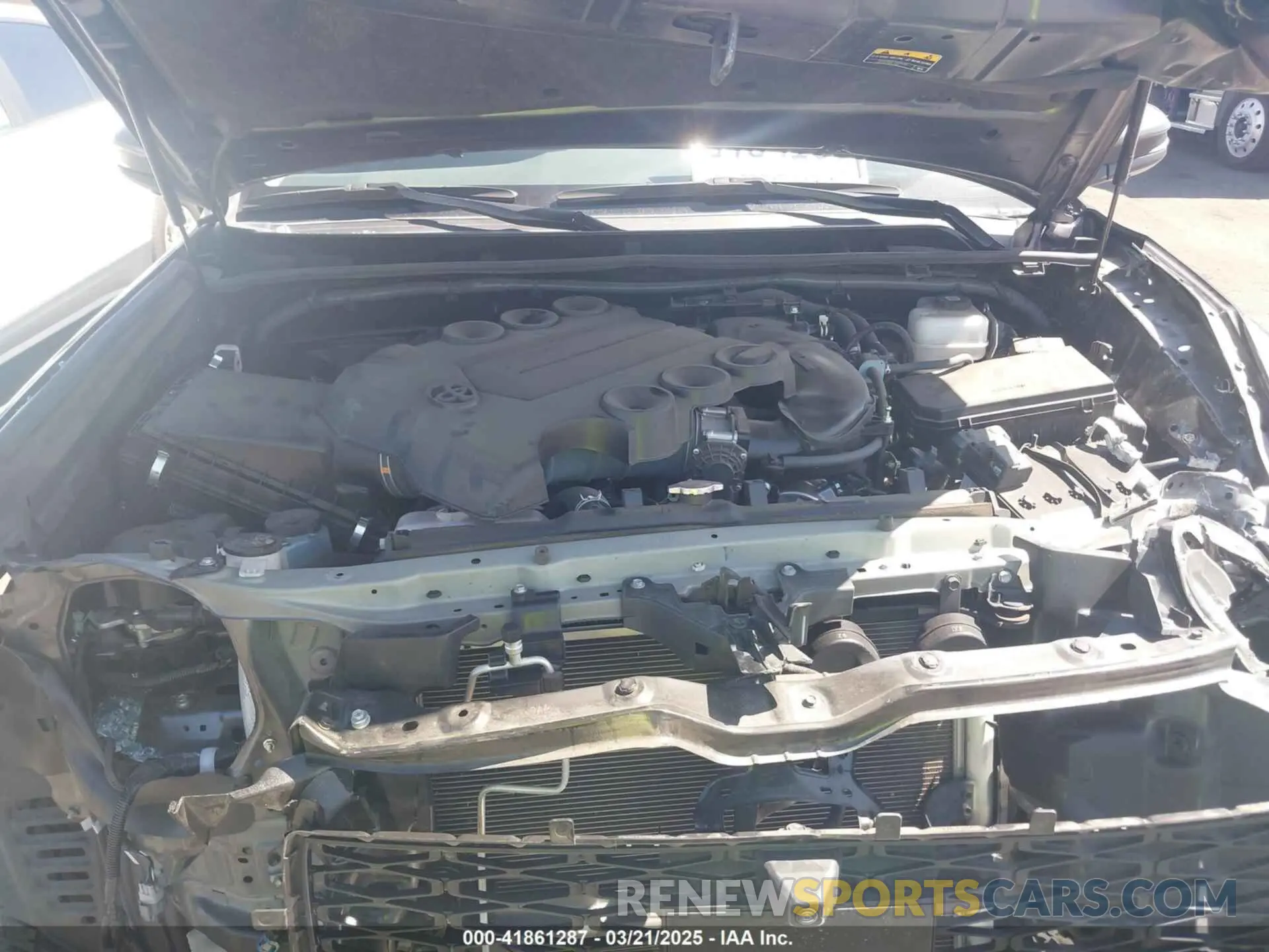 10 fotografías del automóvil dañado JTELU5JR3P6167676 TOYOTA 4RUNNER 2023