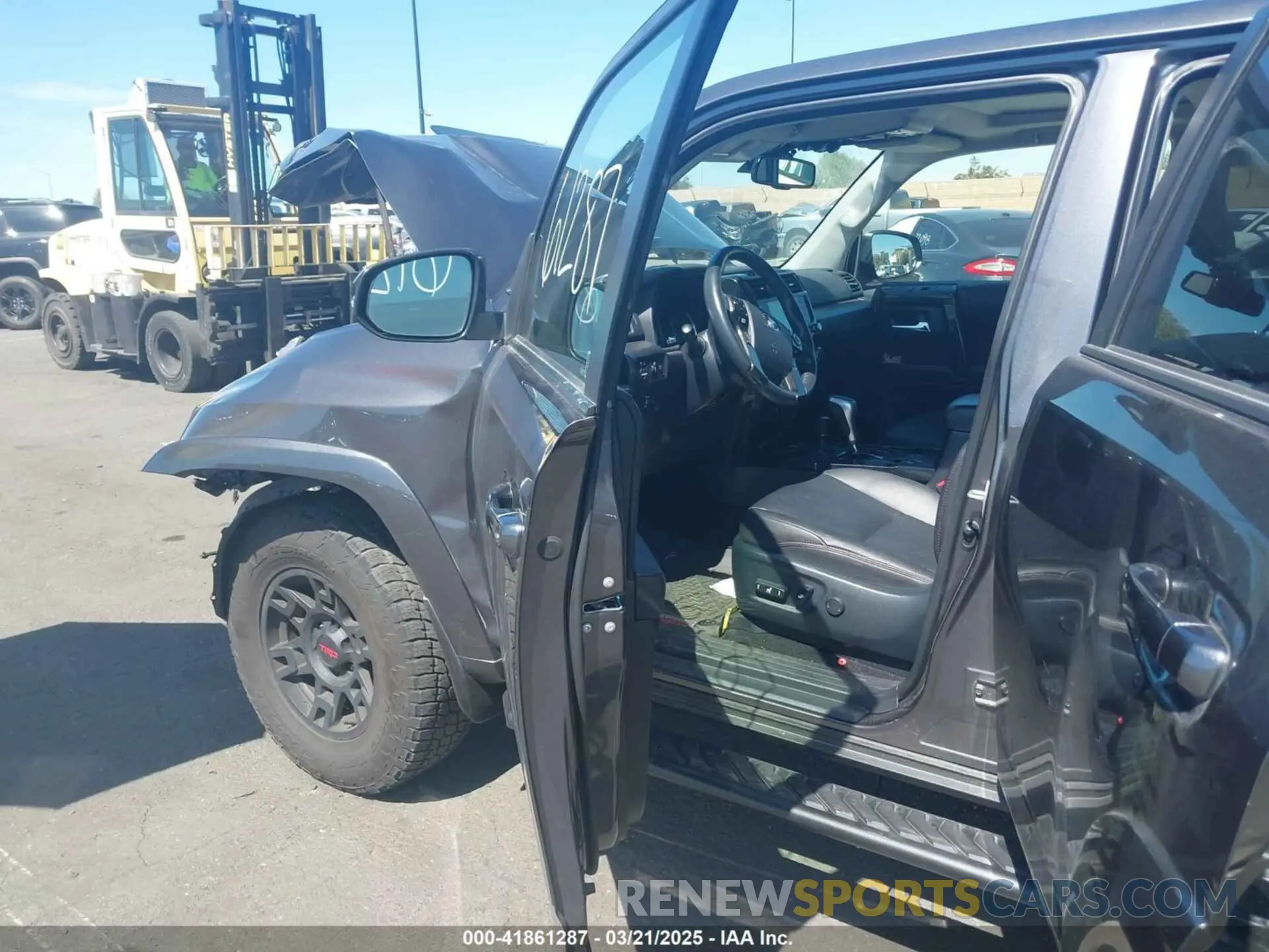 5 fotografías del automóvil dañado JTELU5JR3P6167676 TOYOTA 4RUNNER 2023