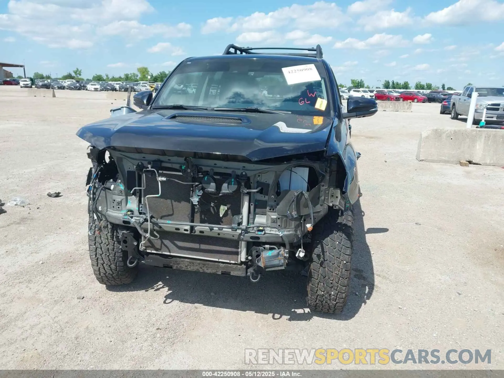 6 fotografías del automóvil dañado JTELU5JR5P6103476 TOYOTA 4RUNNER 2023
