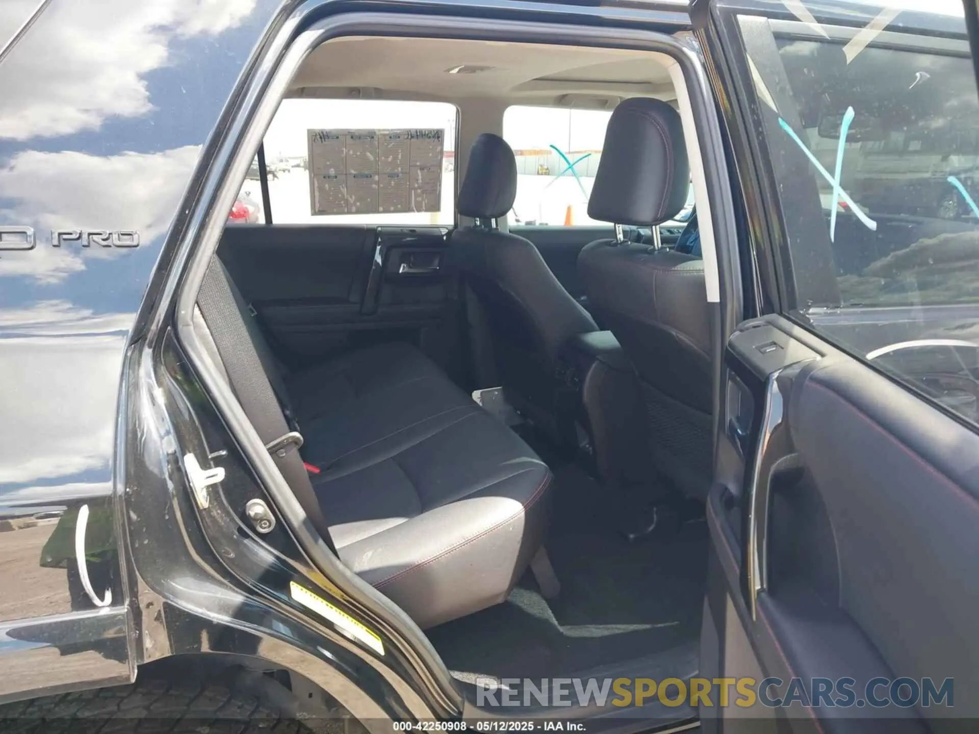 8 fotografías del automóvil dañado JTELU5JR5P6103476 TOYOTA 4RUNNER 2023