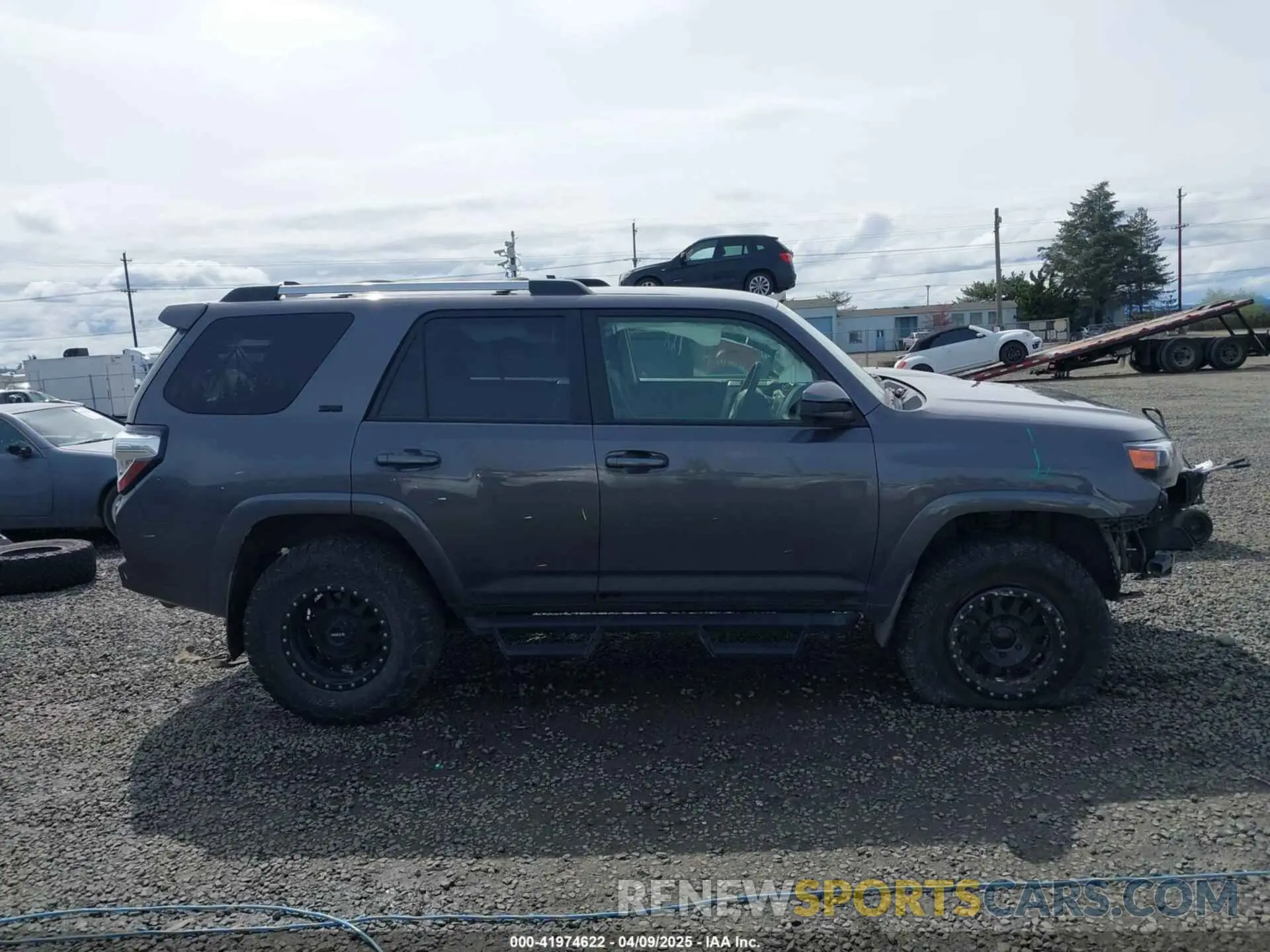 14 fotografías del automóvil dañado JTEMU5JR1P6088009 TOYOTA 4RUNNER 2023