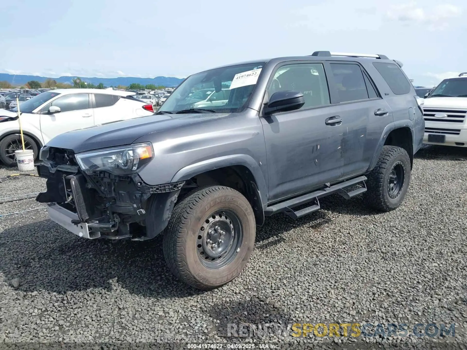 2 fotografías del automóvil dañado JTEMU5JR1P6088009 TOYOTA 4RUNNER 2023
