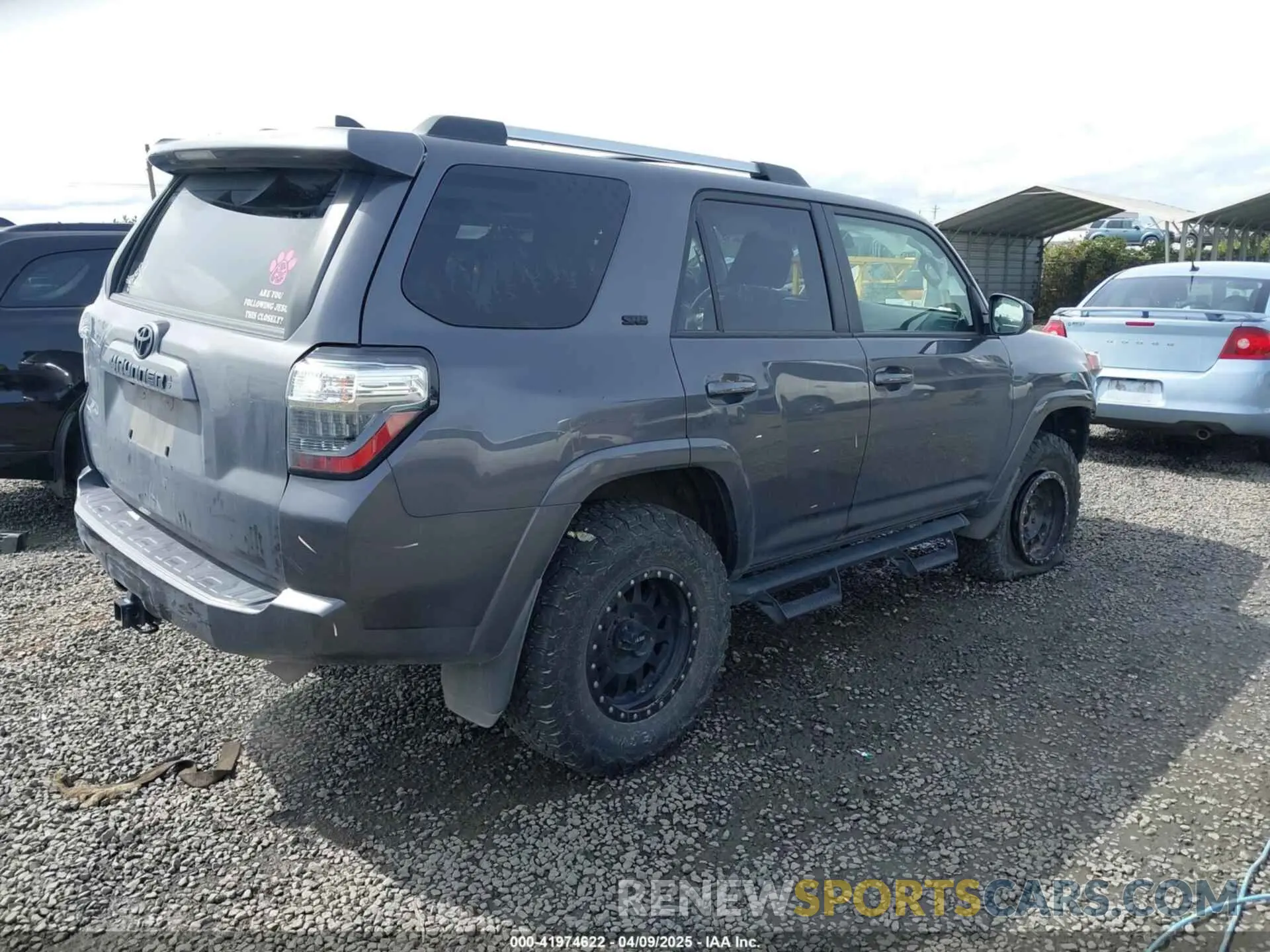 4 fotografías del automóvil dañado JTEMU5JR1P6088009 TOYOTA 4RUNNER 2023